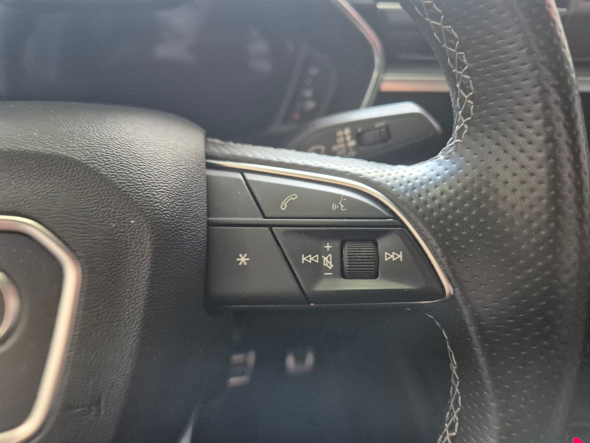 AUDI Q3 Sportback 45 TFSI e S line S-tronic-image-12