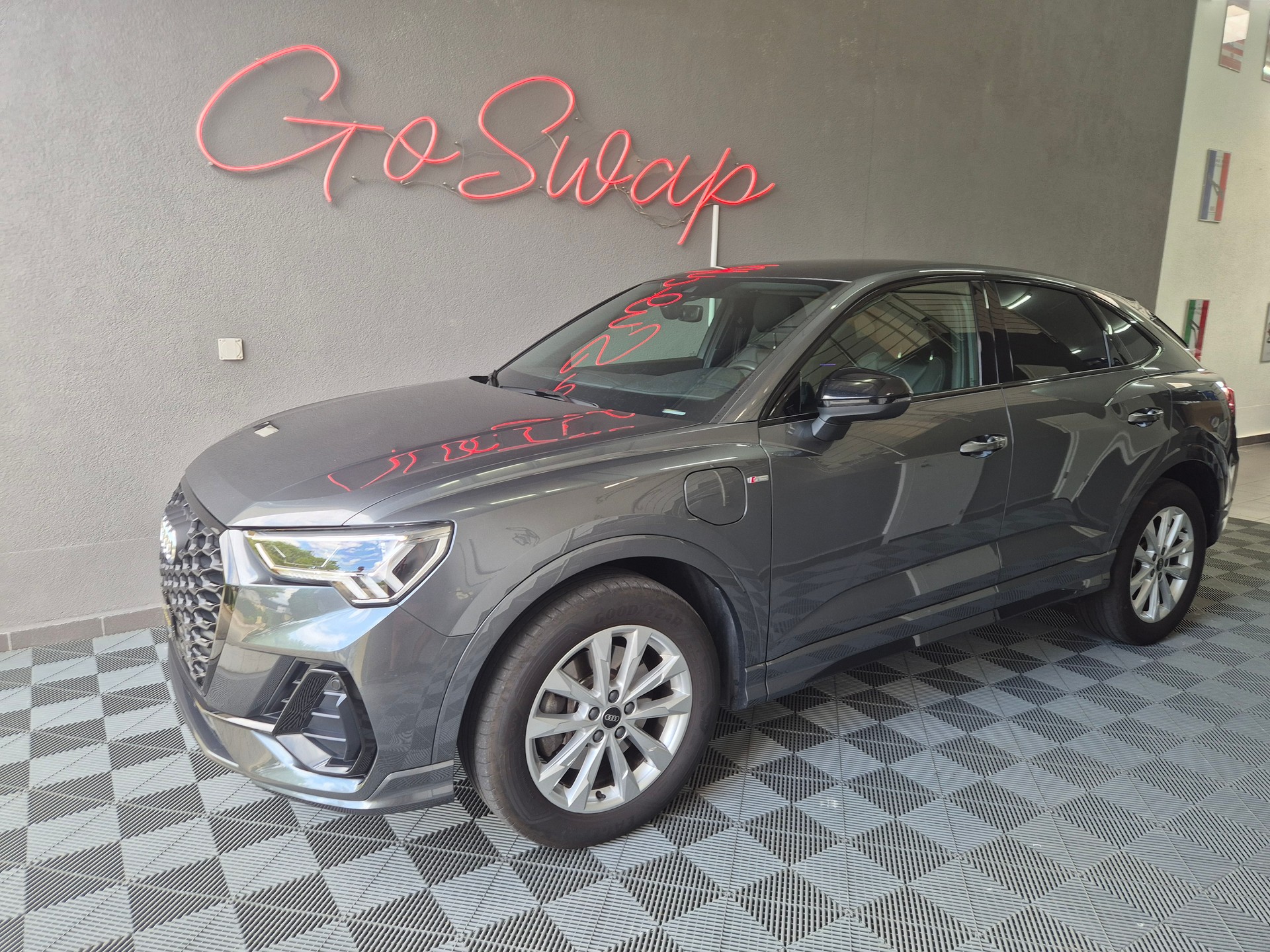 AUDI Q3 Sportback 45 TFSI e S line S-tronic-image-1