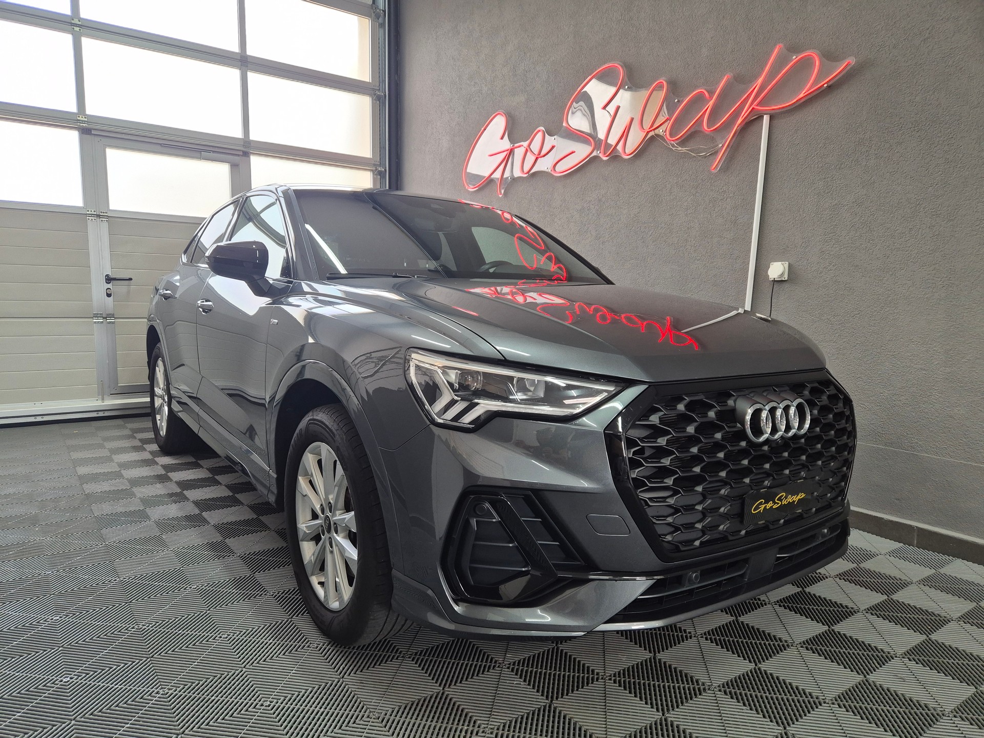 AUDI Q3 Sportback 45 TFSI e S line S-tronic-image-4