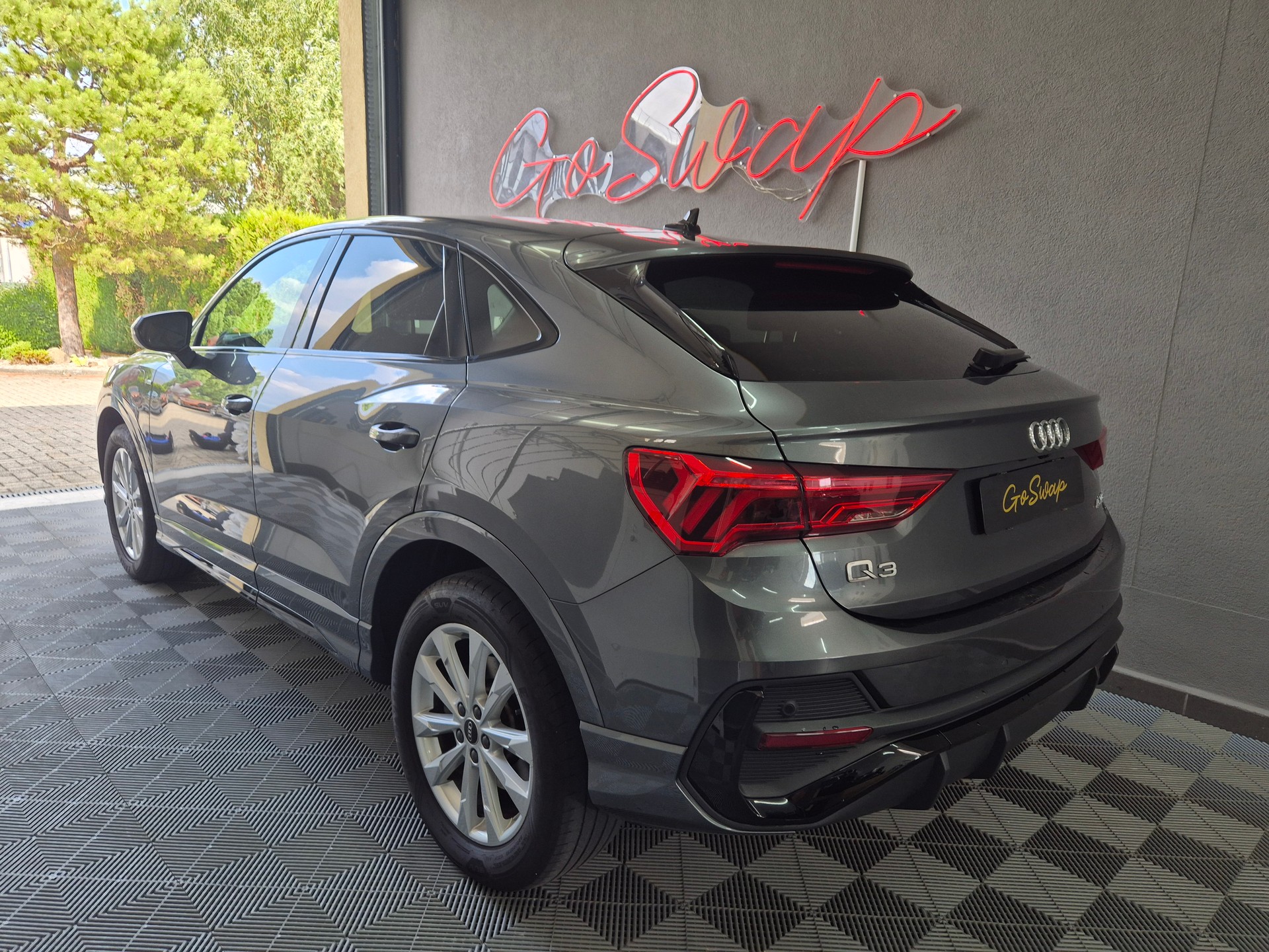 AUDI Q3 Sportback 45 TFSI e S line S-tronic-image-3