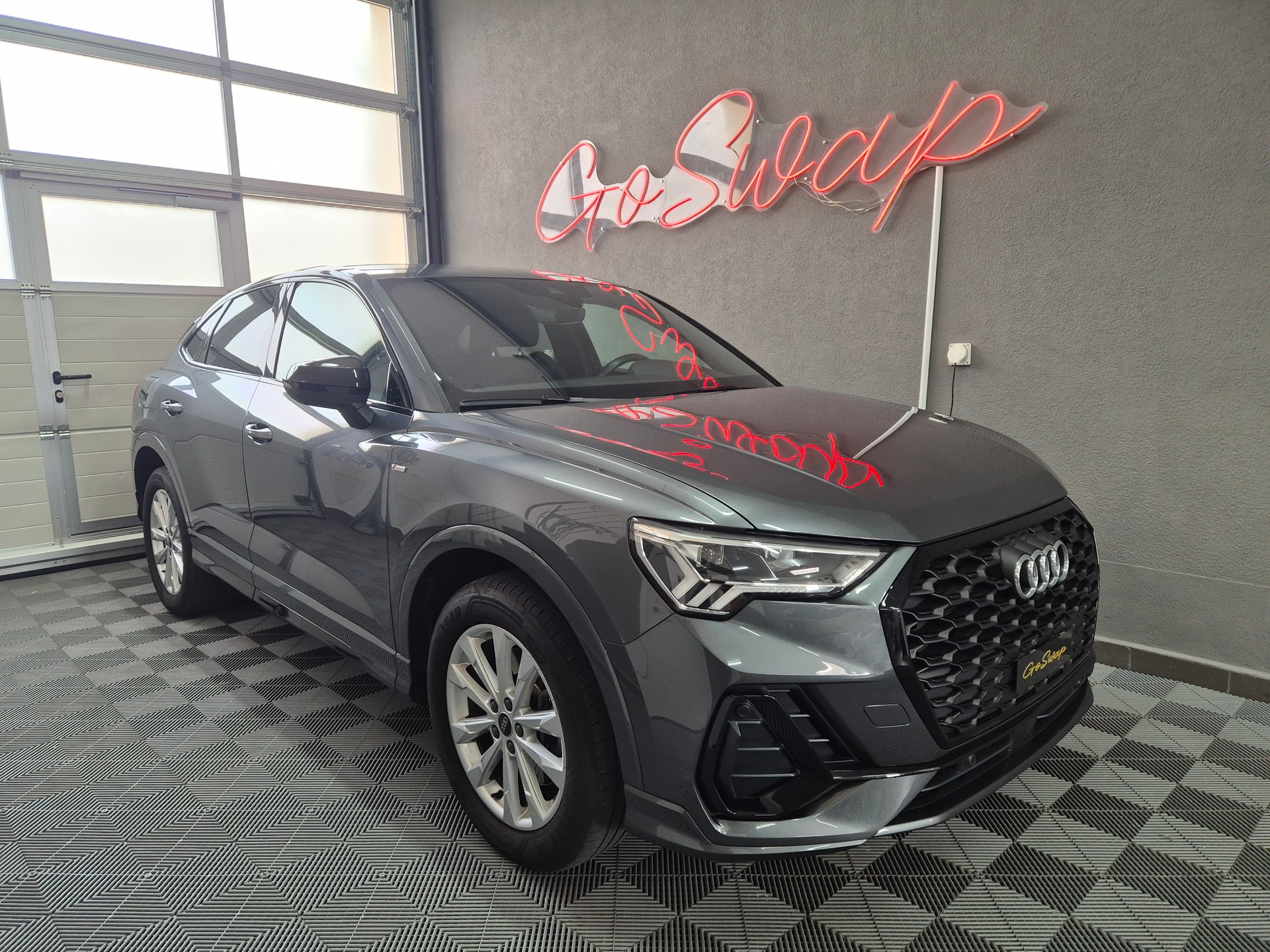 AUDI Q3 Sportback 45 TFSI e S line S-tronic-image-5