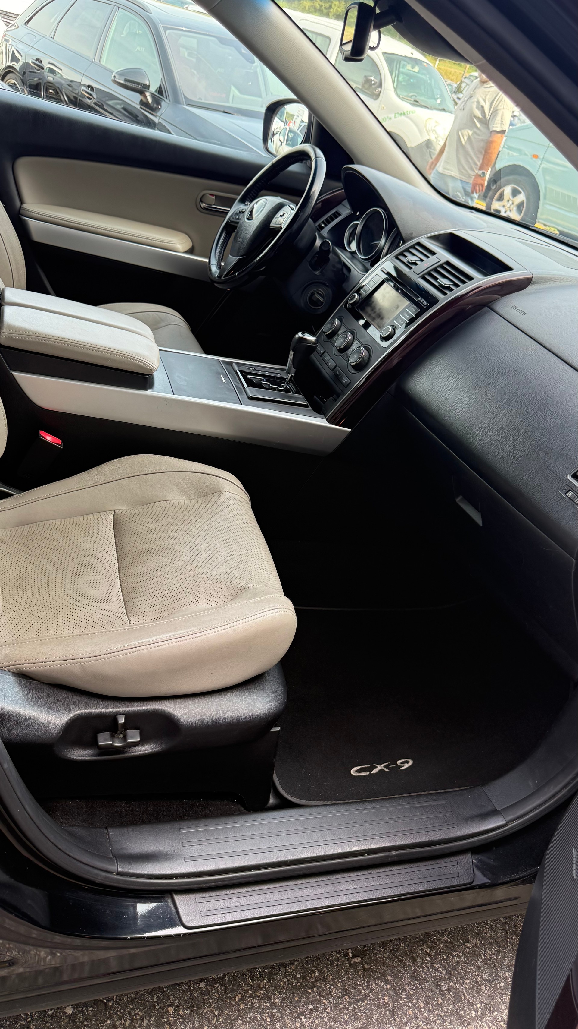 MAZDA CX-9 3.7 V6 Revolution Automatic-image-6