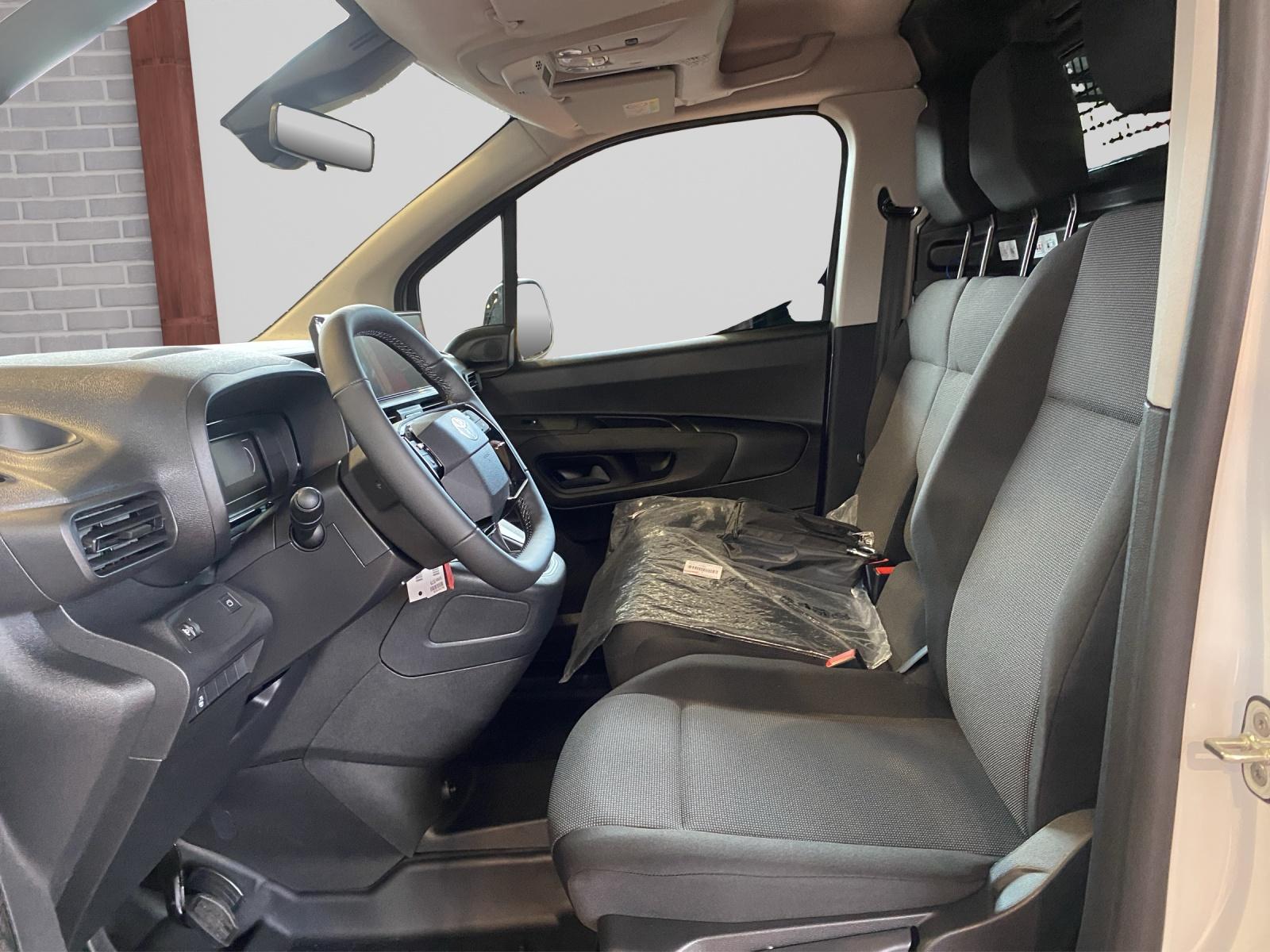 TOYOTA PROACE CITY Van L2 1.2 Active-image-8