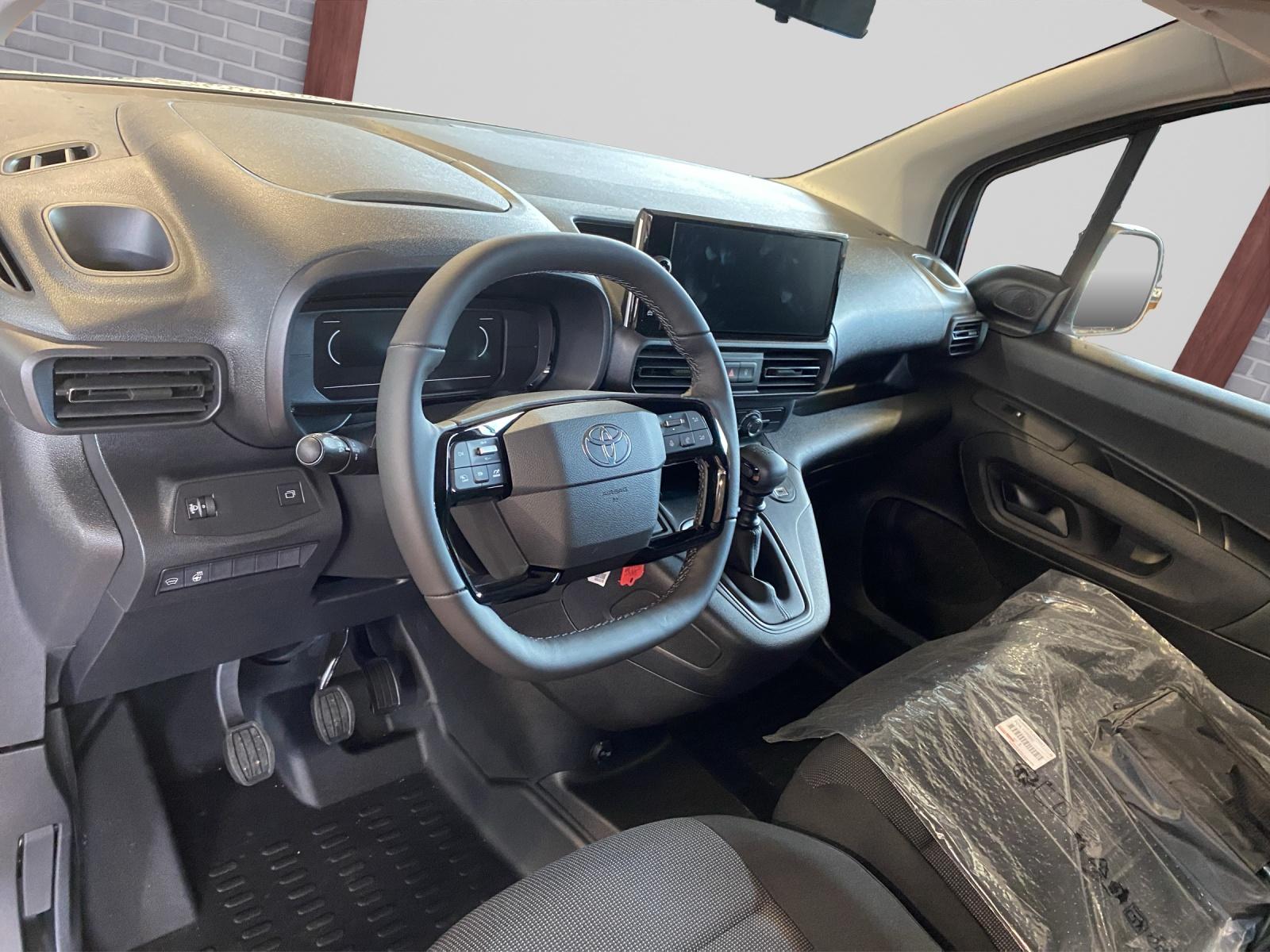 TOYOTA PROACE CITY Van L2 1.2 Active-image-6