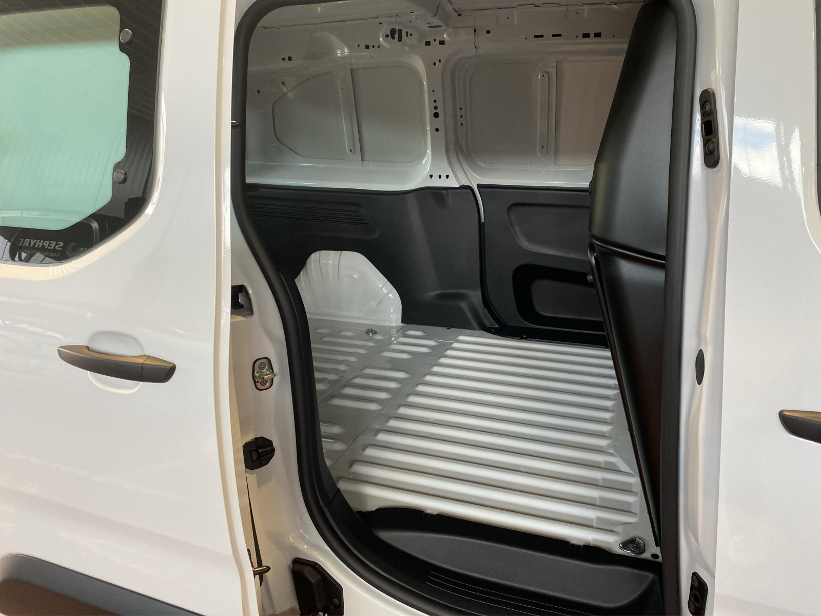 TOYOTA PROACE CITY Van L2 1.2 Active-image-9