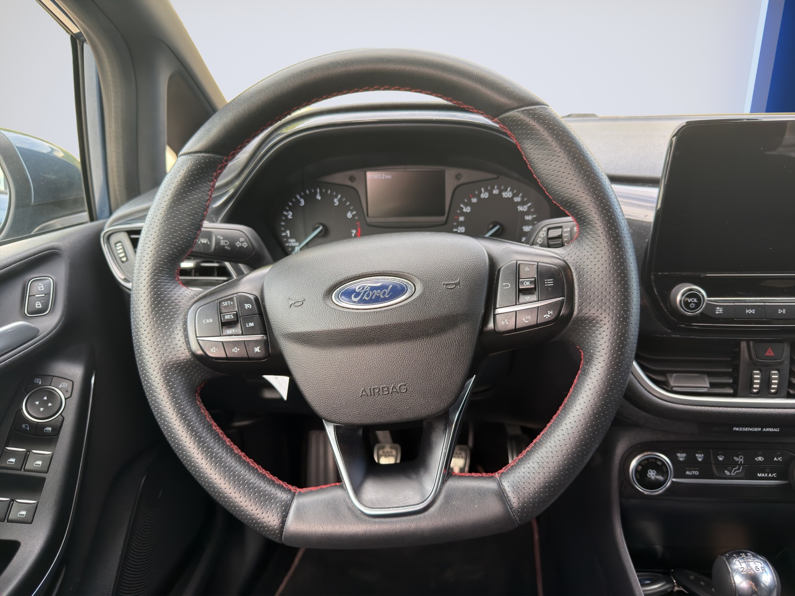 FORD Fiesta 1.0 EcoB 140 ST-Line-image-10
