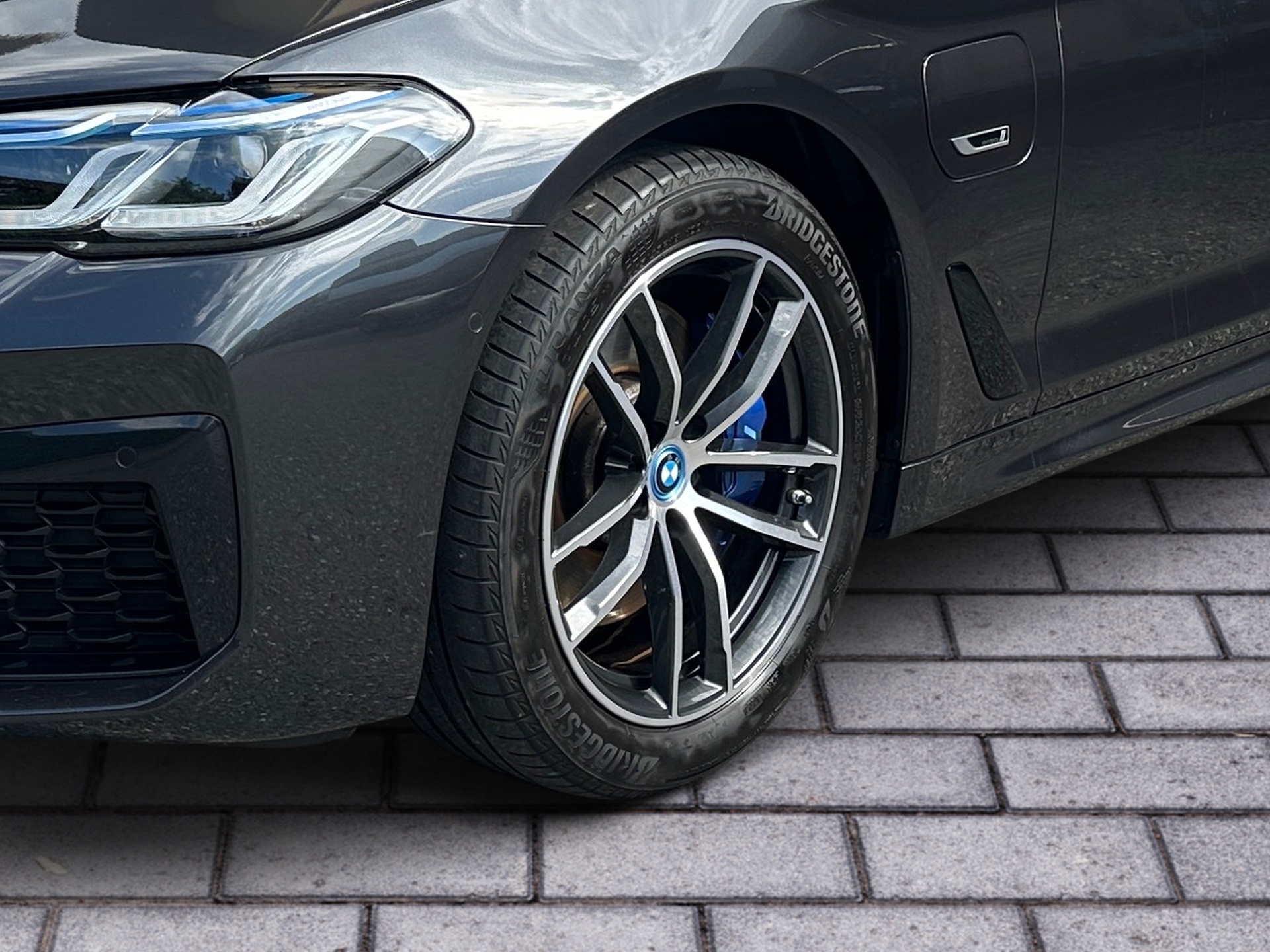 BMW 530e xDrive Touring Pure M Sport Steptronic-image-5