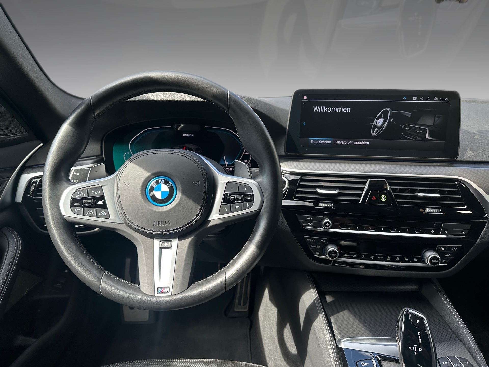 BMW 530e xDrive Touring Pure M Sport Steptronic-image-8