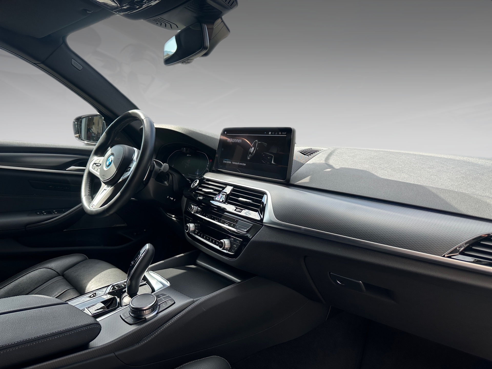BMW 530e xDrive Touring Pure M Sport Steptronic-image-10