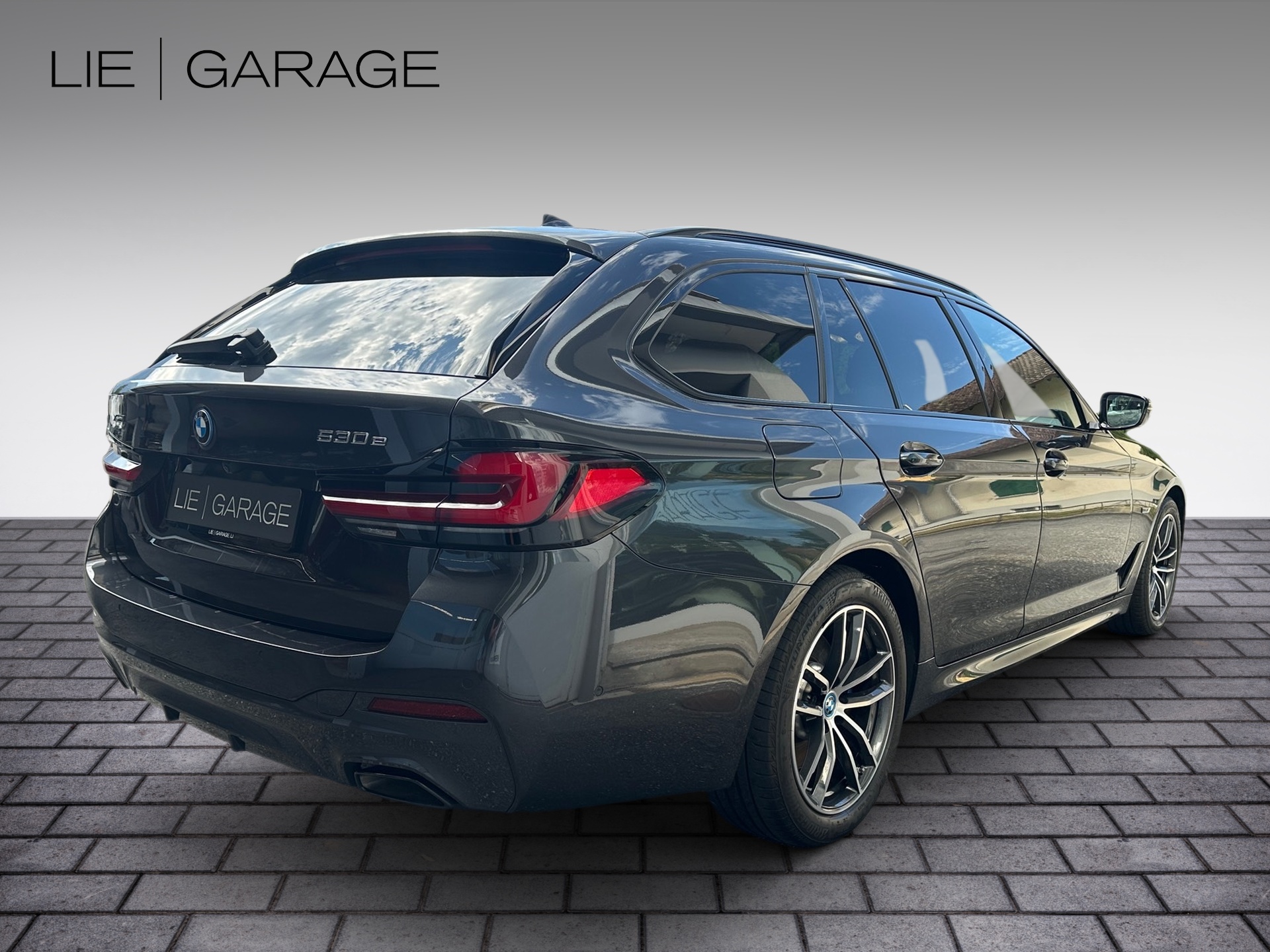 BMW 530e xDrive Touring Pure M Sport Steptronic-image-2