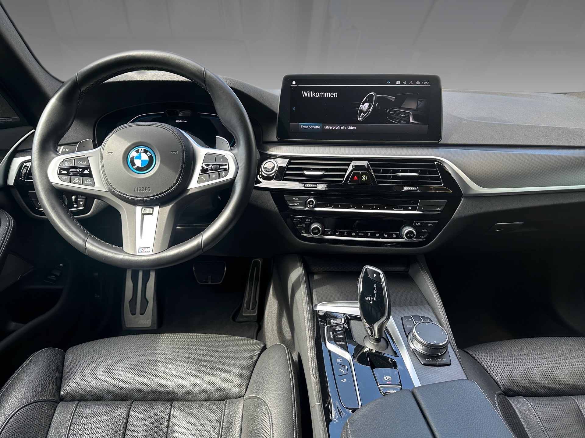 BMW 530e xDrive Touring Pure M Sport Steptronic-image-7