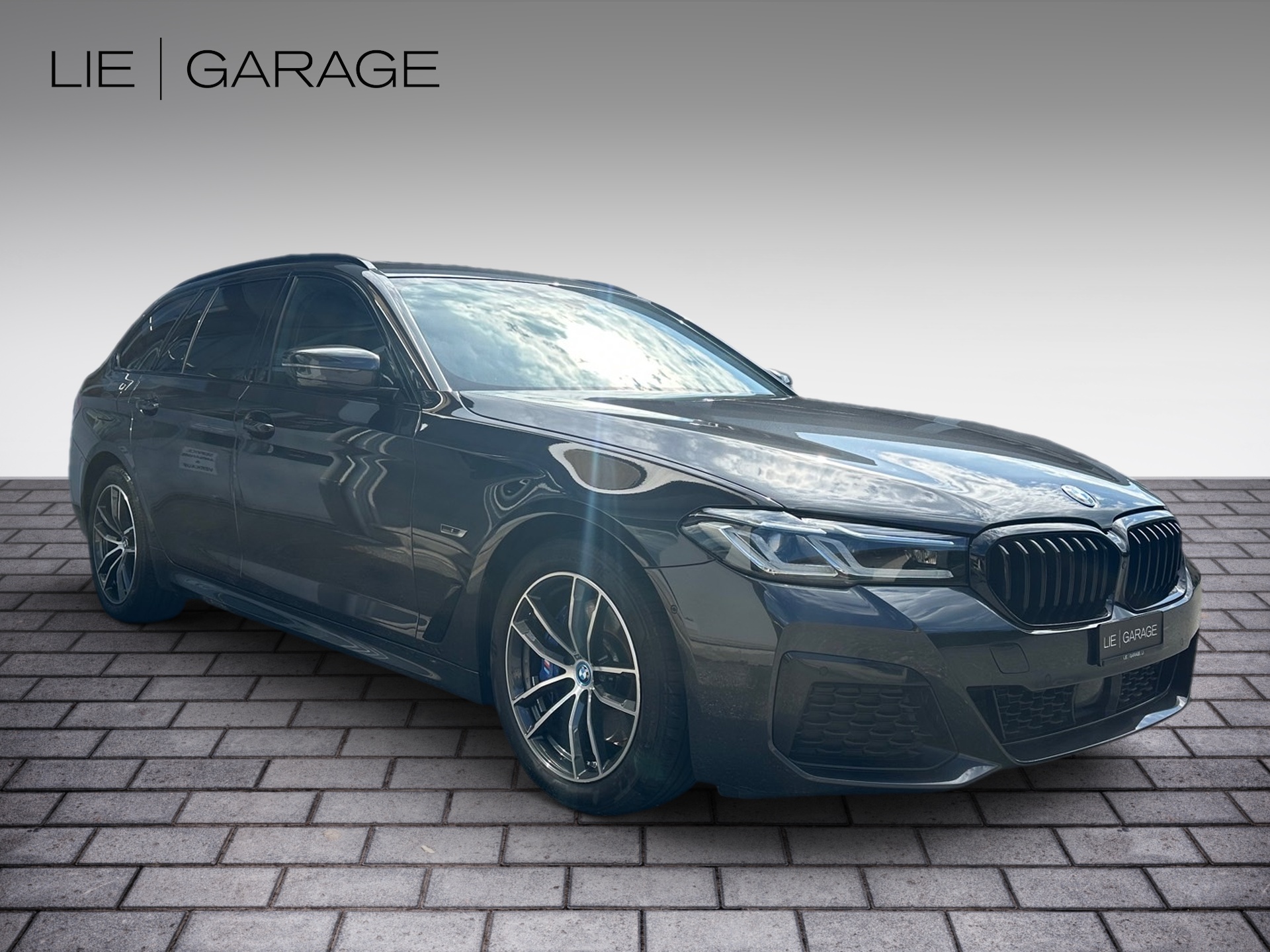 BMW 530e xDrive Touring Pure M Sport Steptronic-image-1