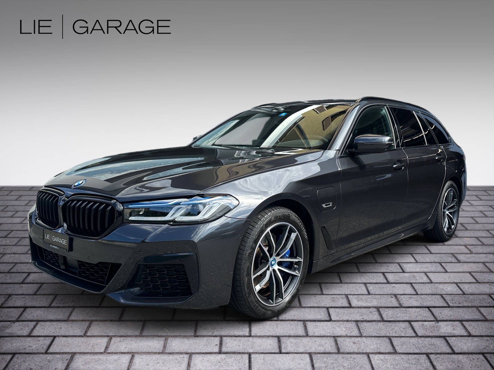 BMW 530e xDrive Touring Pure M Sport Steptronic-image-0