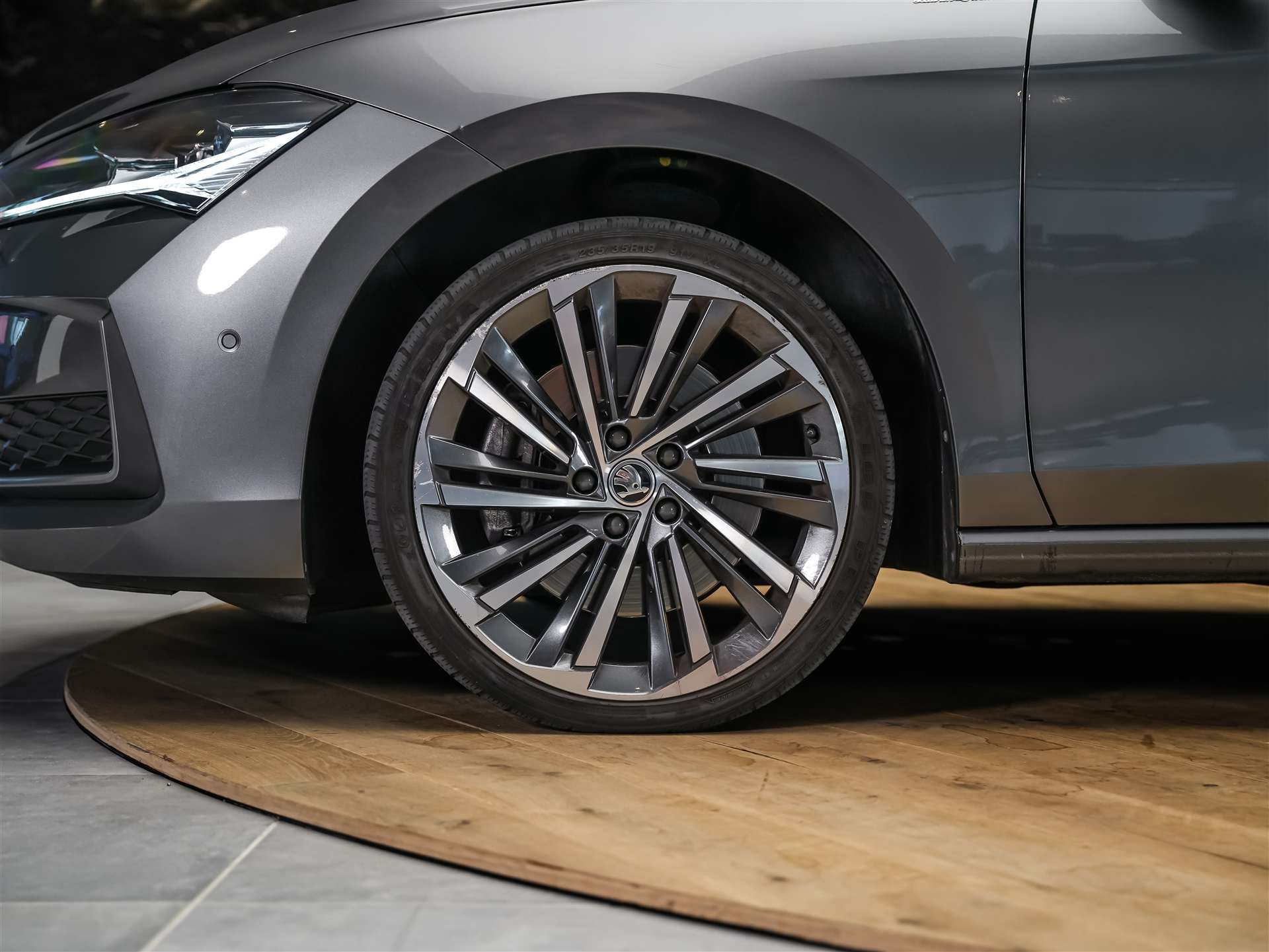 SKODA Superb Combi 2.0 TDi L&K 4x4 DSG *Panorama*Massage*Sitzbelüftung*AHK*-image-19