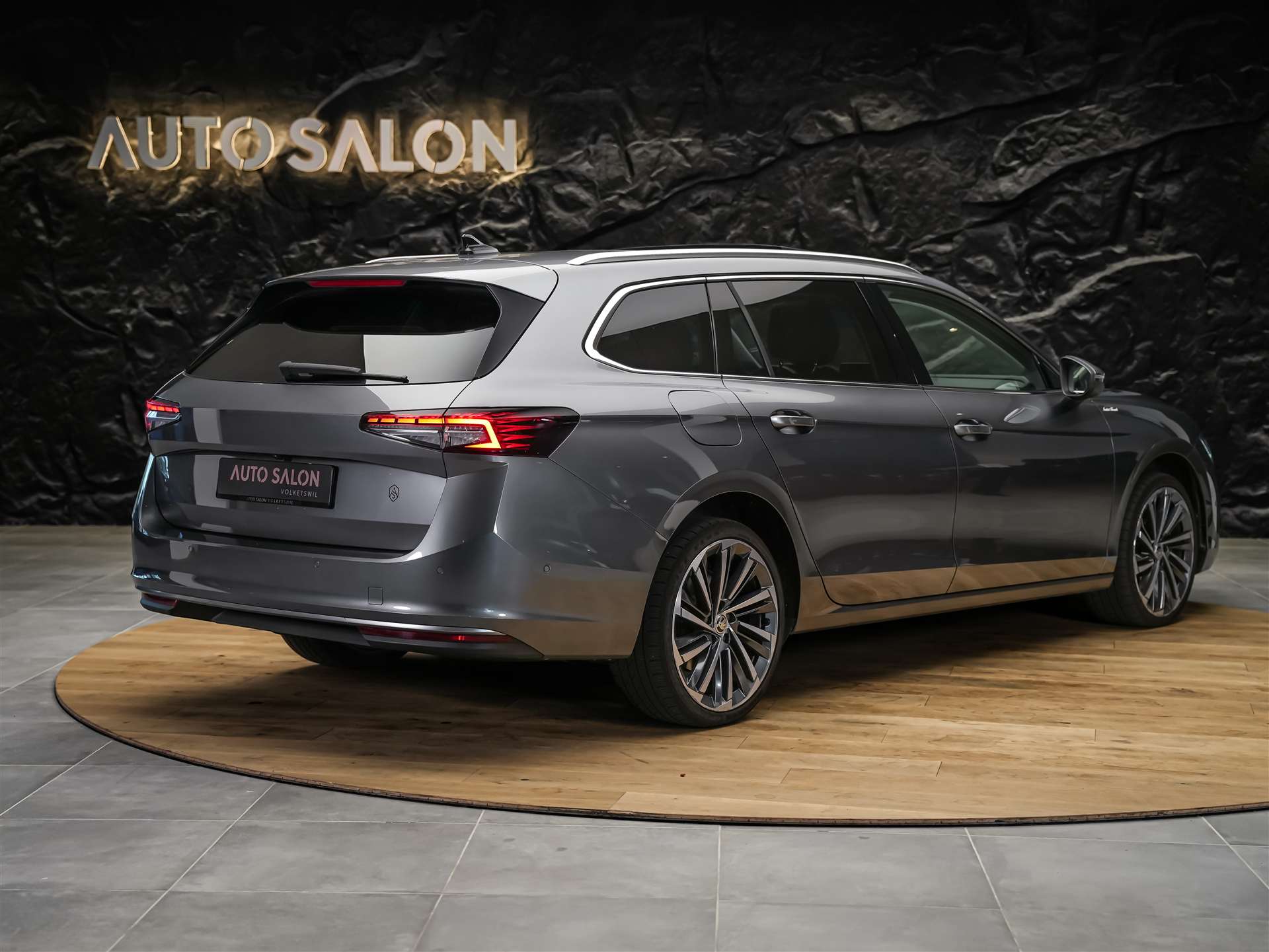 SKODA Superb Combi 2.0 TDi L&K 4x4 DSG *Panorama*Massage*Sitzbelüftung*AHK*-image-4