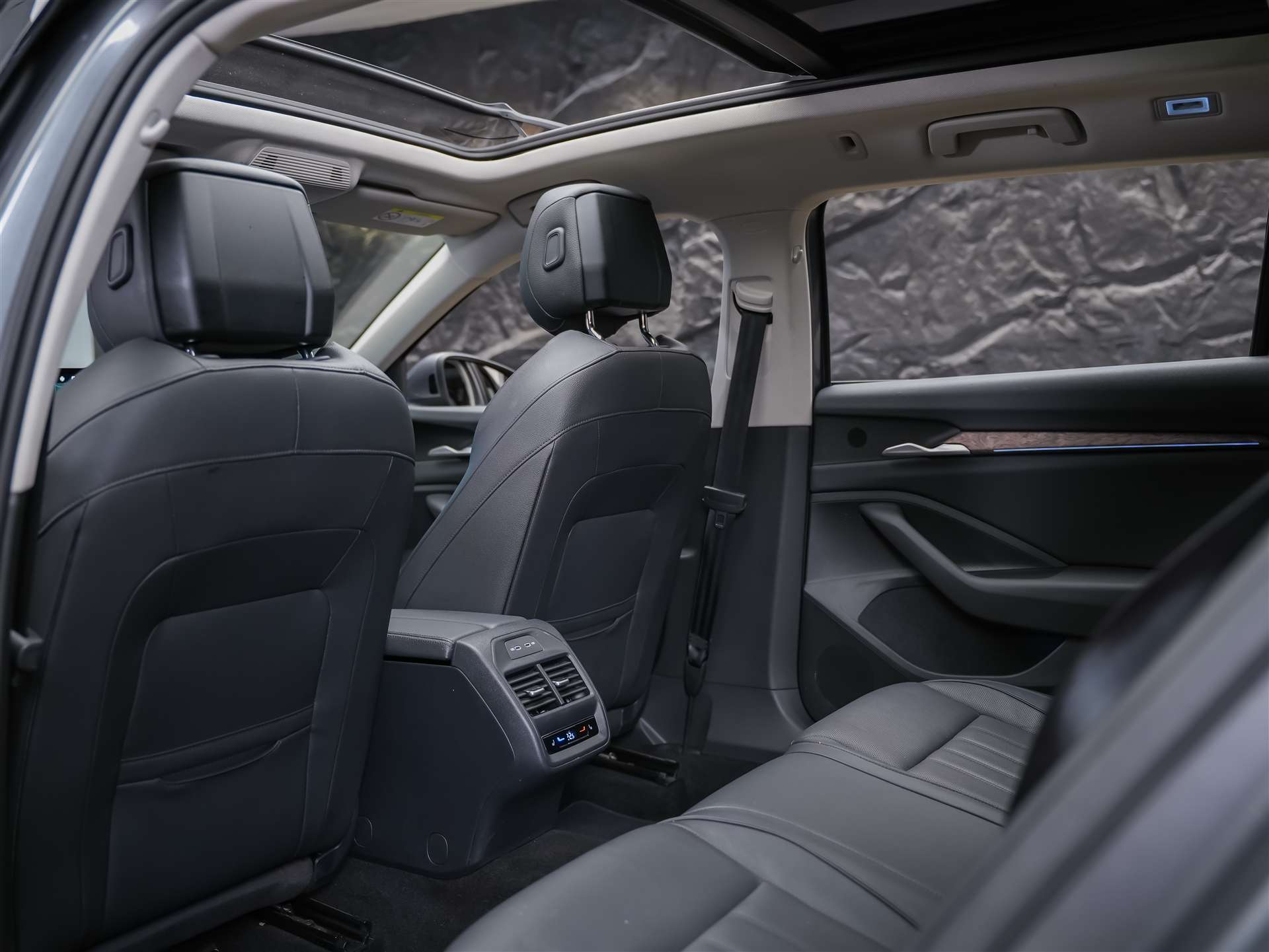 SKODA Superb Combi 2.0 TDi L&K 4x4 DSG *Panorama*Massage*Sitzbelüftung*AHK*-image-12