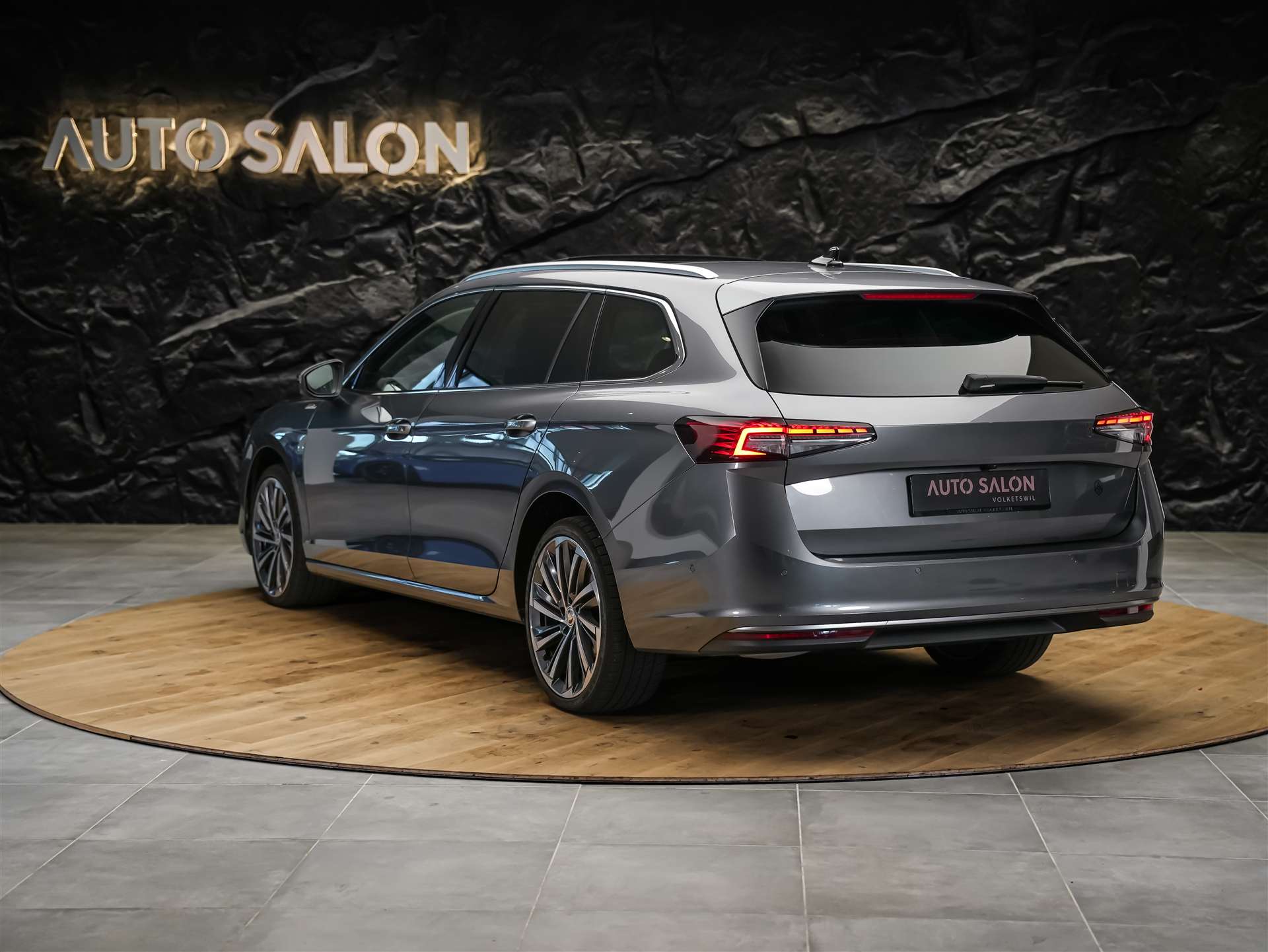 SKODA Superb Combi 2.0 TDi L&K 4x4 DSG *Panorama*Massage*Sitzbelüftung*AHK*-image-2