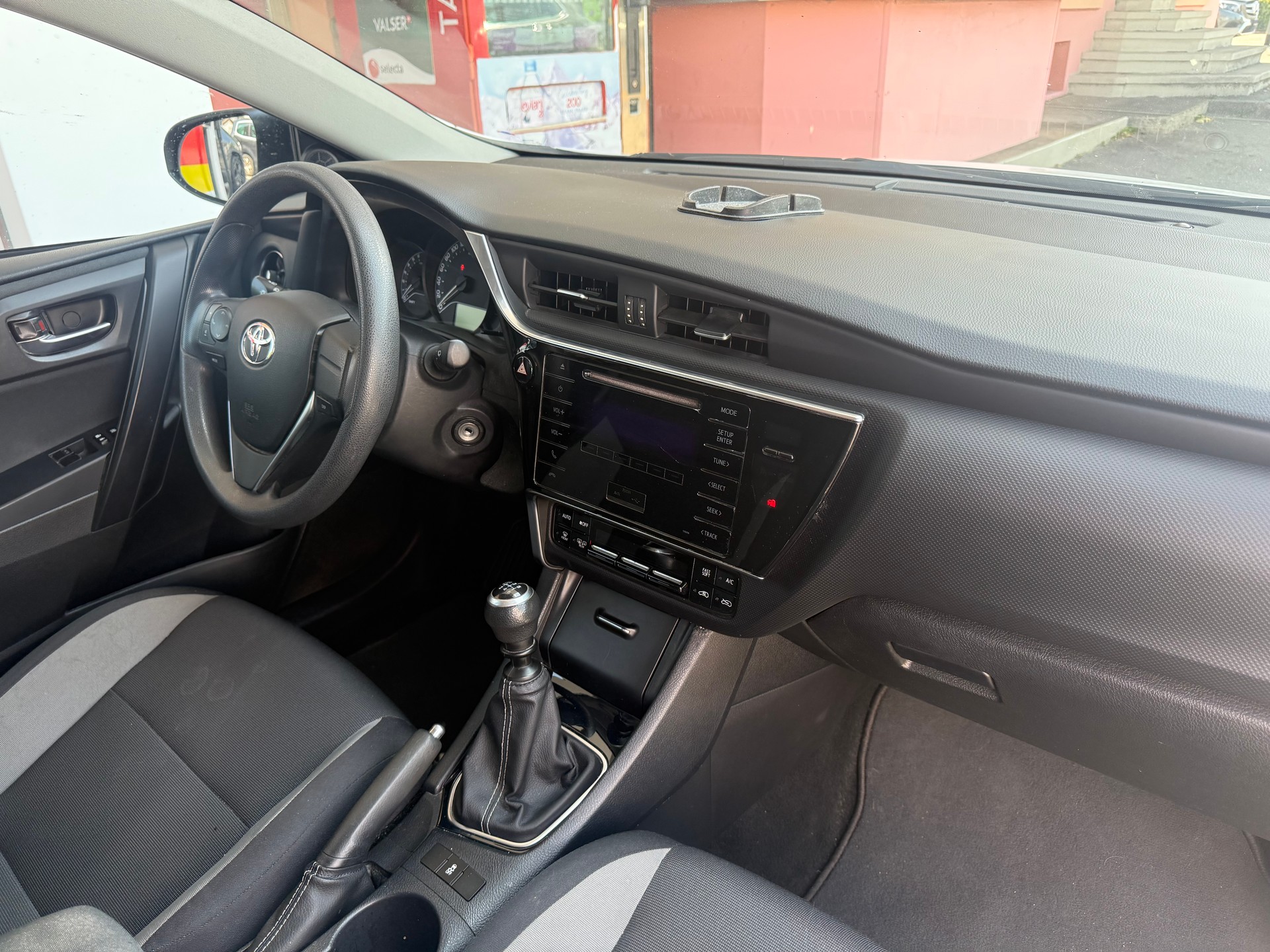 TOYOTA Auris 1.33 VVT-i Terra-image-10