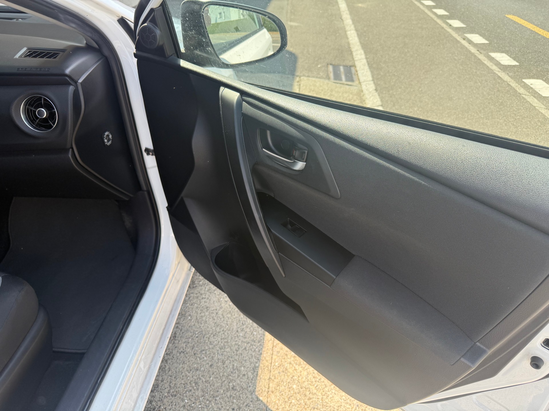 TOYOTA Auris 1.33 VVT-i Terra-image-7