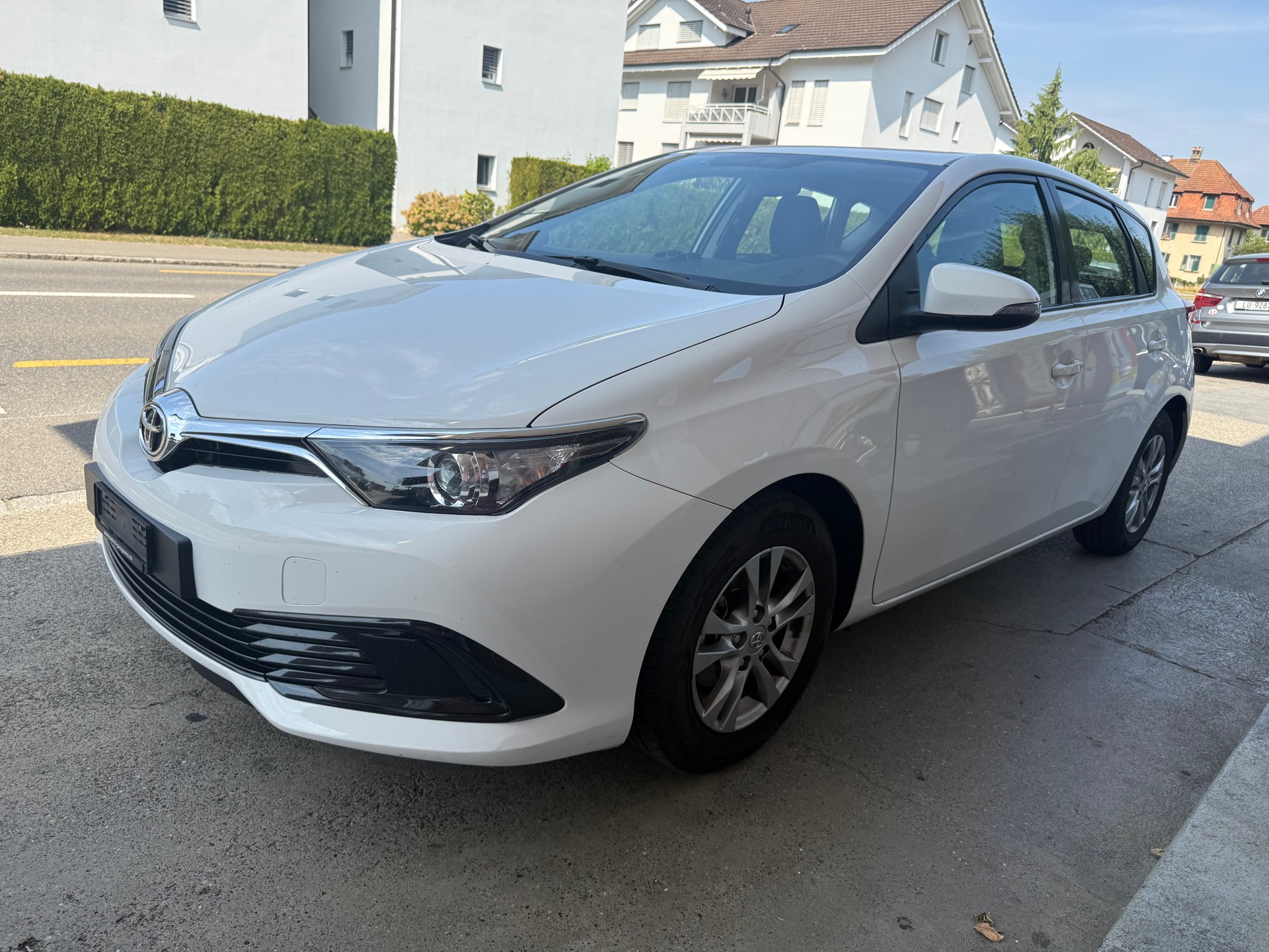 TOYOTA Auris 1.33 VVT-i Terra-image-0