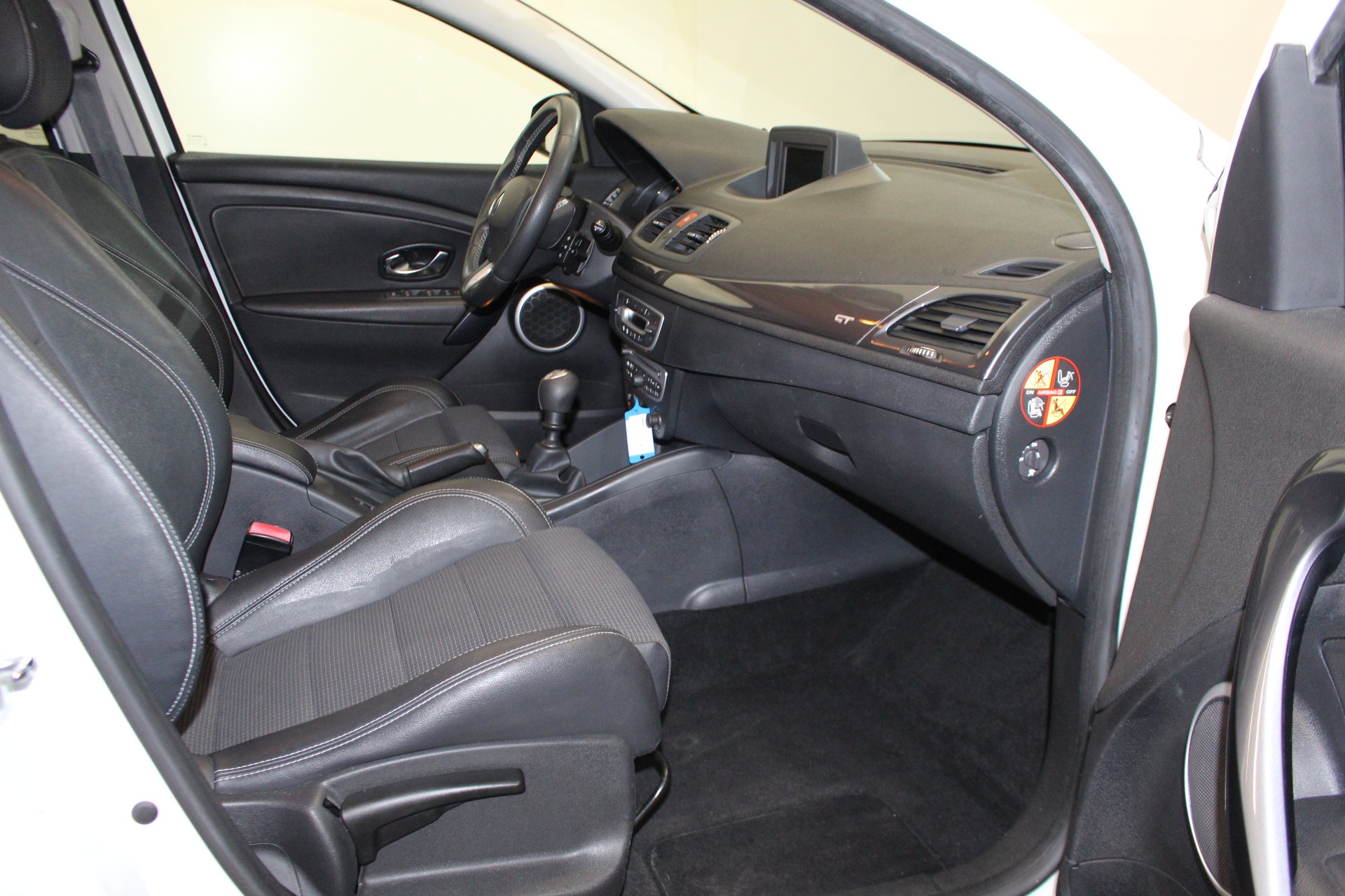 RENAULT Mégane Grandtour 2.0 dCi 160 GT-image-10