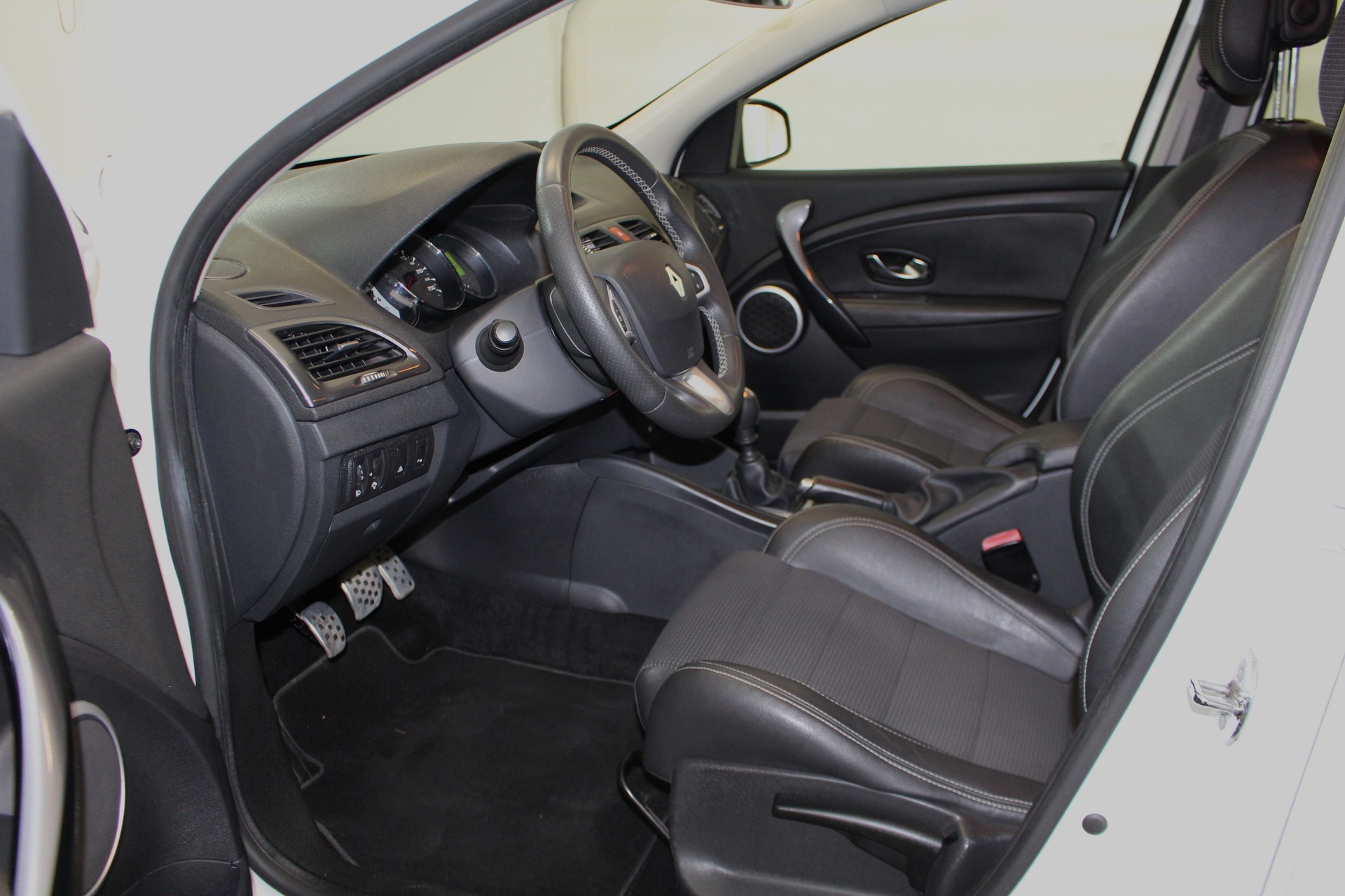 RENAULT Mégane Grandtour 2.0 dCi 160 GT-image-6
