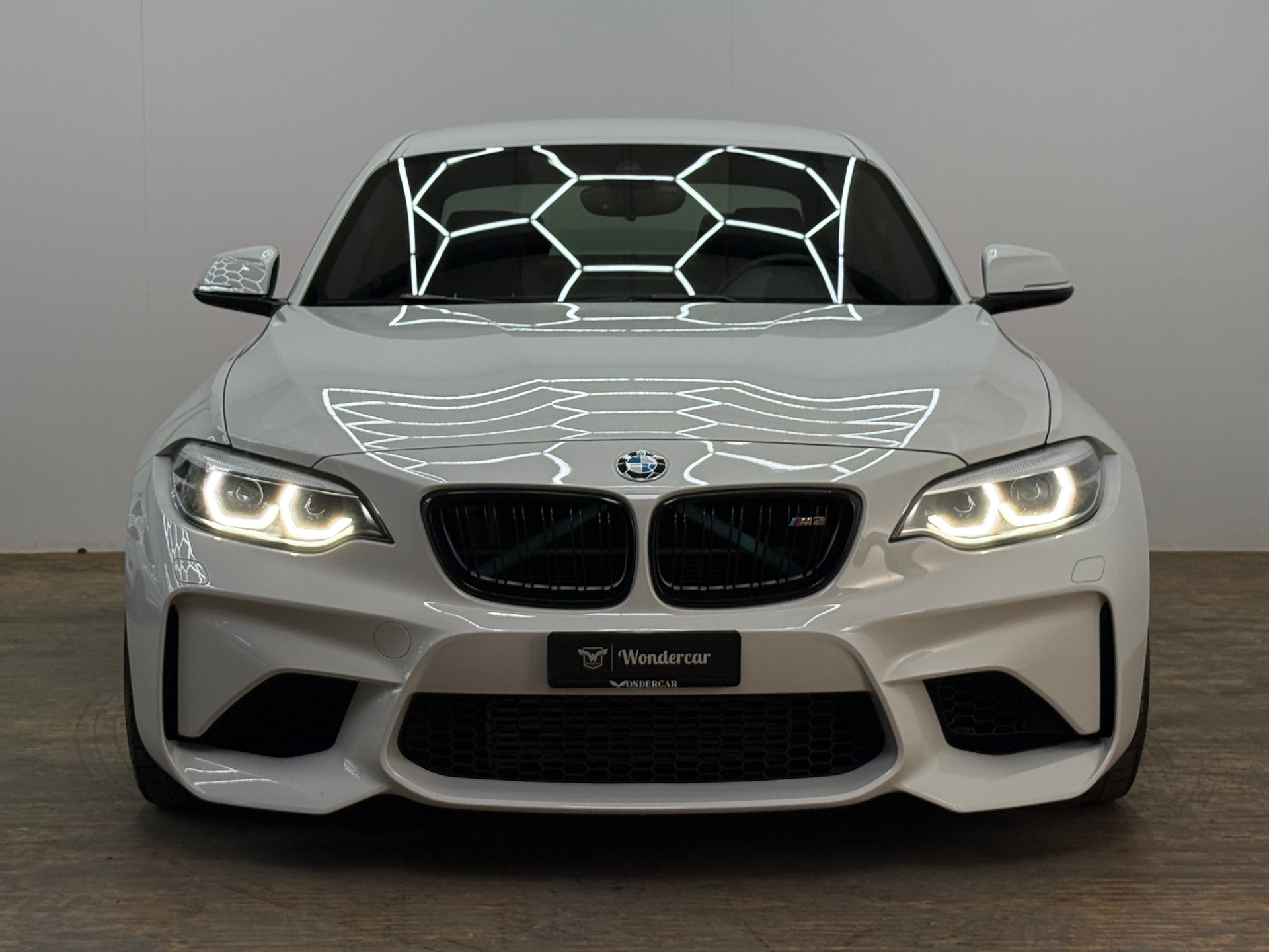 BMW M2 Drivelogic-showroom-element-2