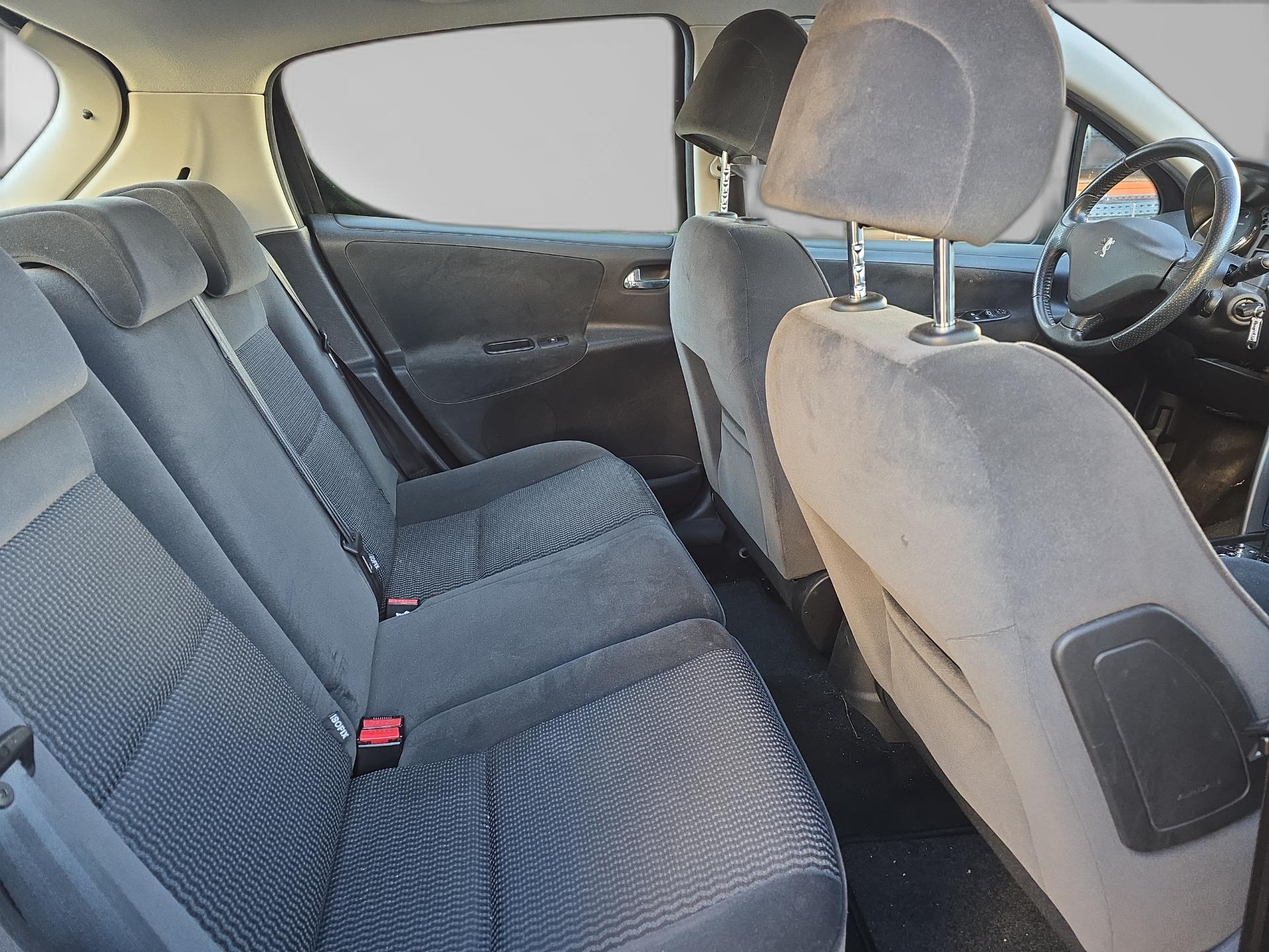 PEUGEOT 207 1.6 16V XT Automatic-image-8