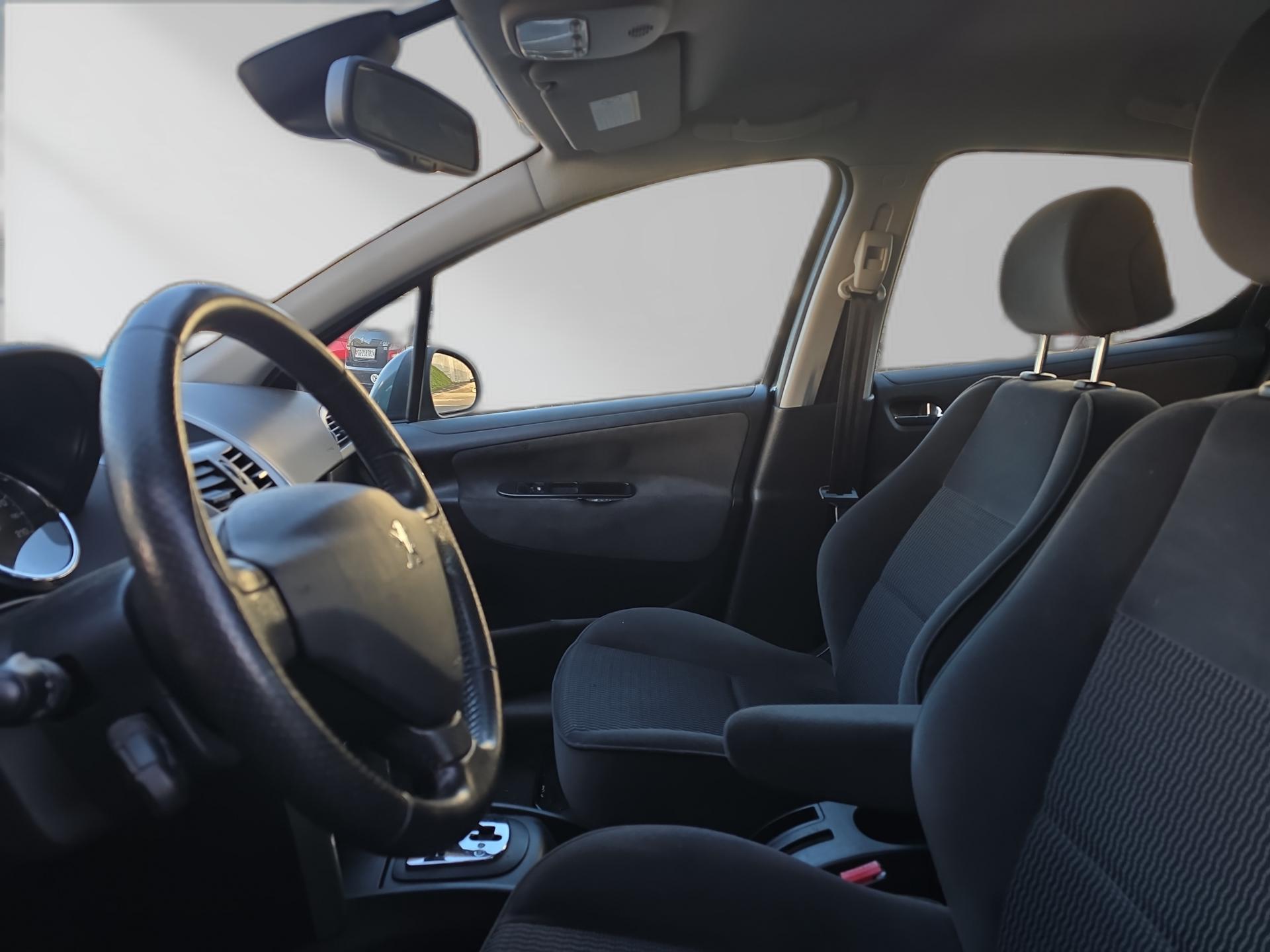 PEUGEOT 207 1.6 16V XT Automatic-image-9