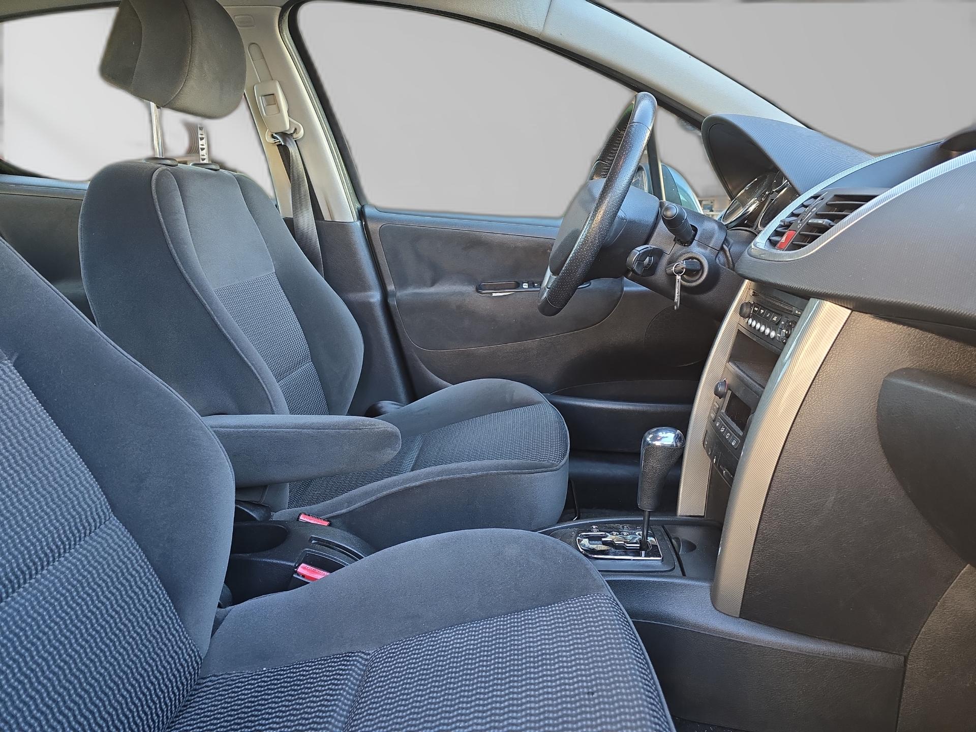 PEUGEOT 207 1.6 16V XT Automatic-image-7