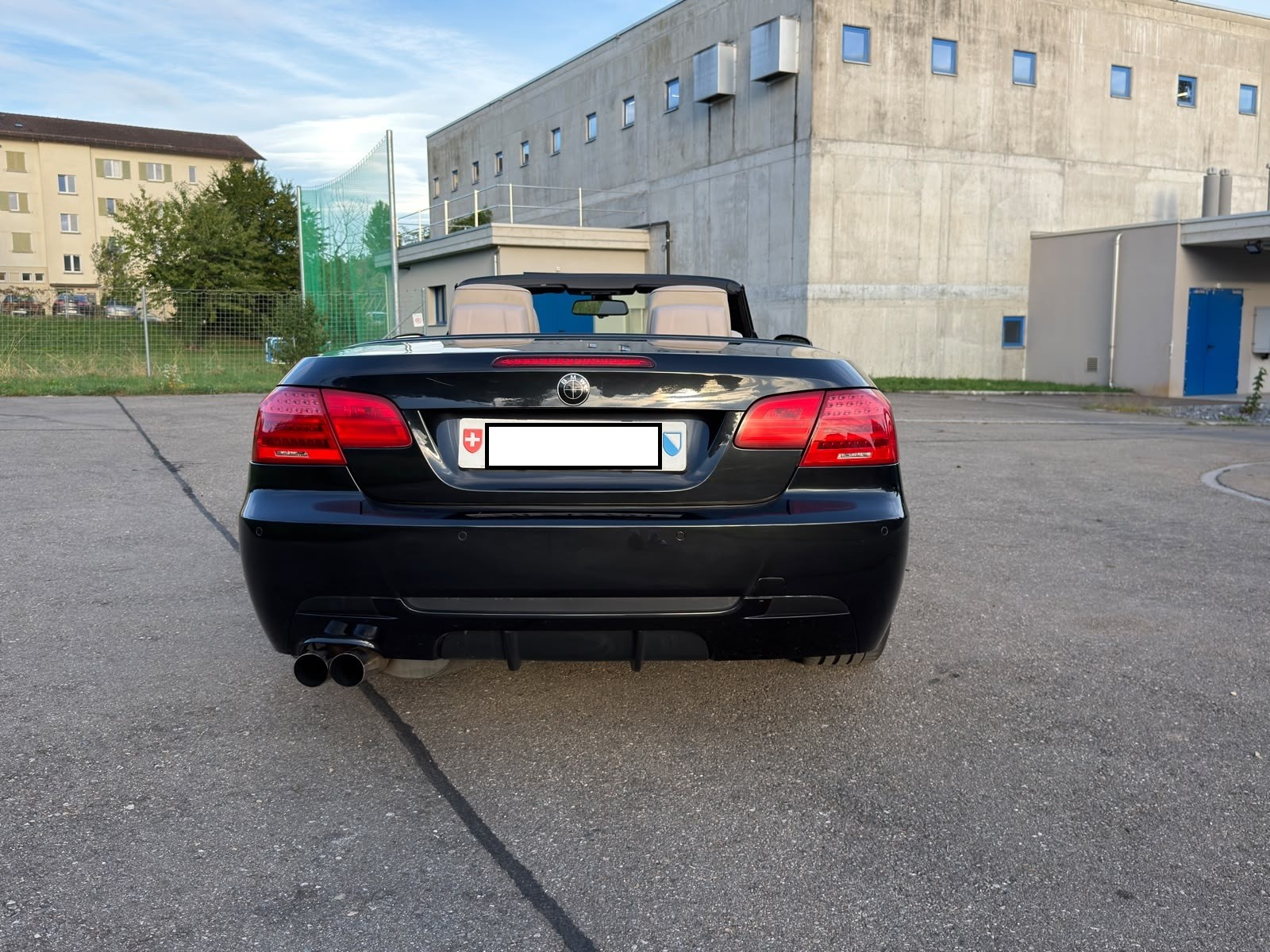 BMW 325i-image-1