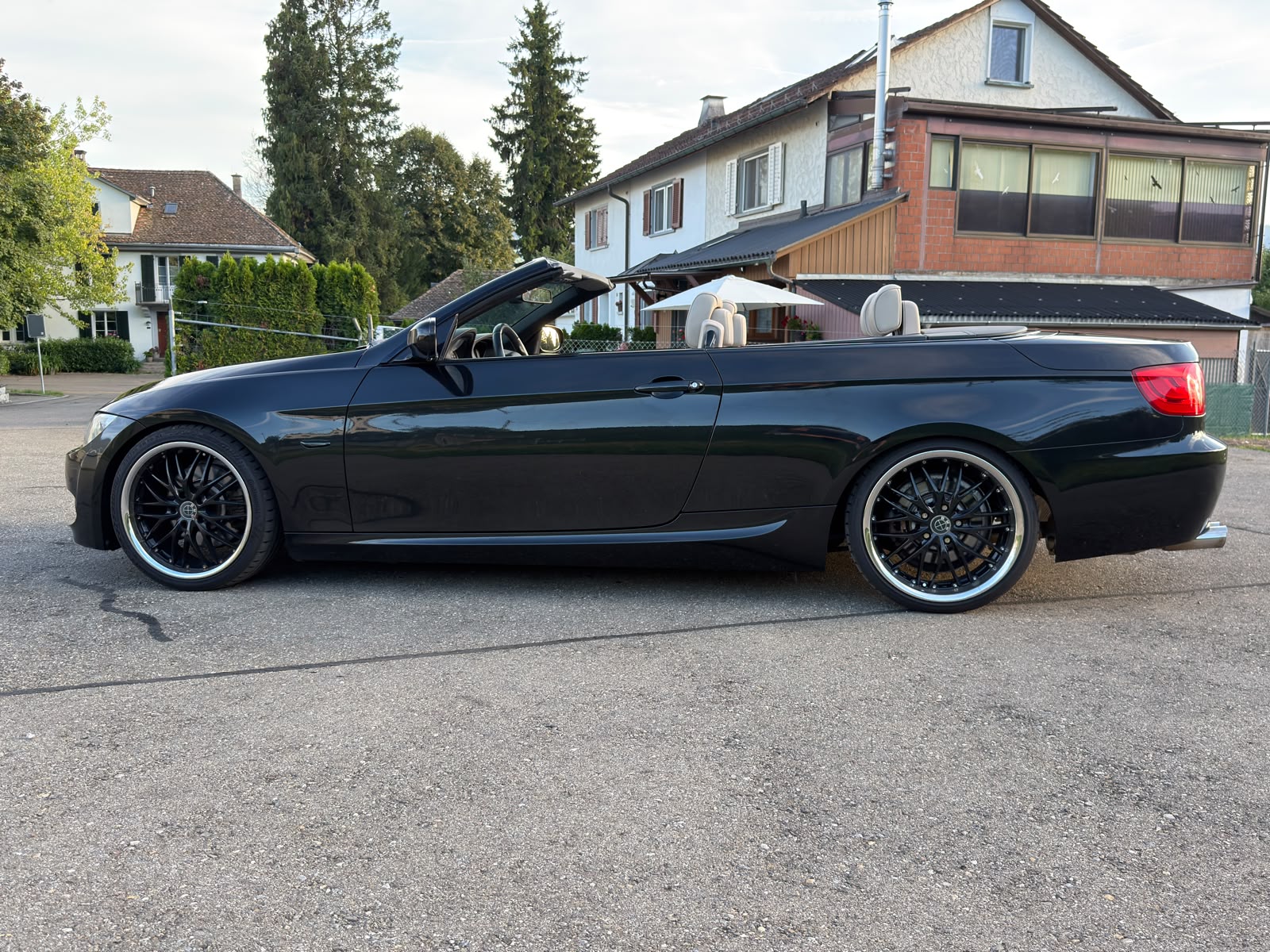 BMW 325i-image-3