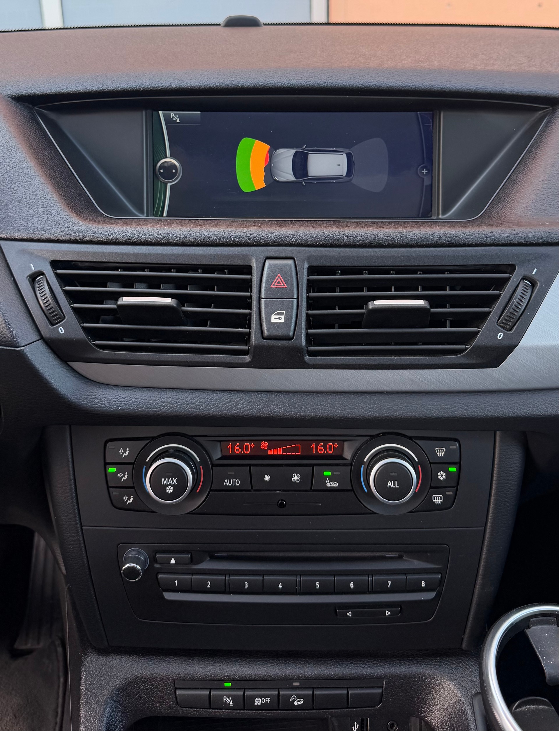 BMW X1 xDrive 28i Pack-M Steptronic-image-9