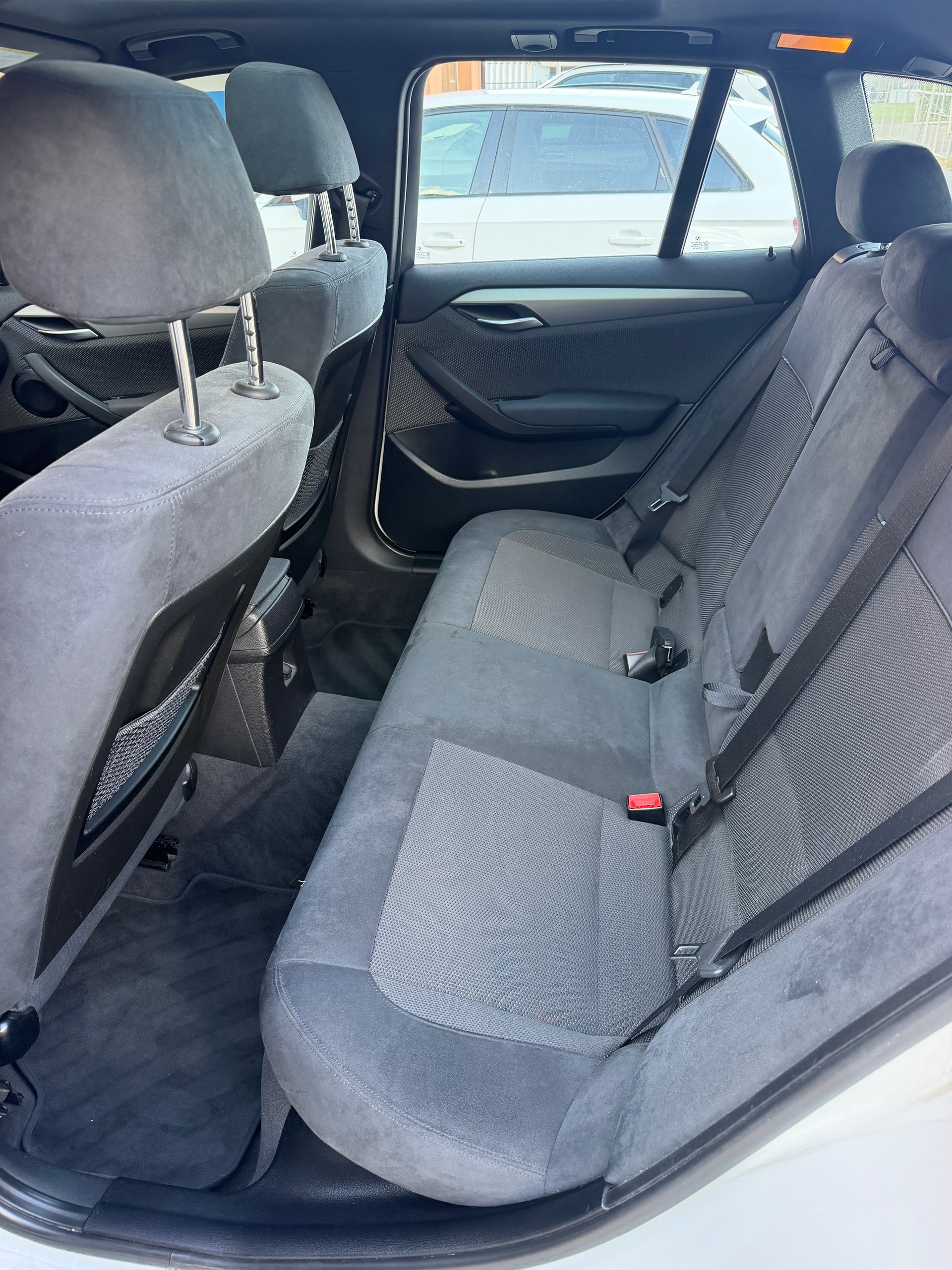 BMW X1 xDrive 28i Pack-M Steptronic-image-11