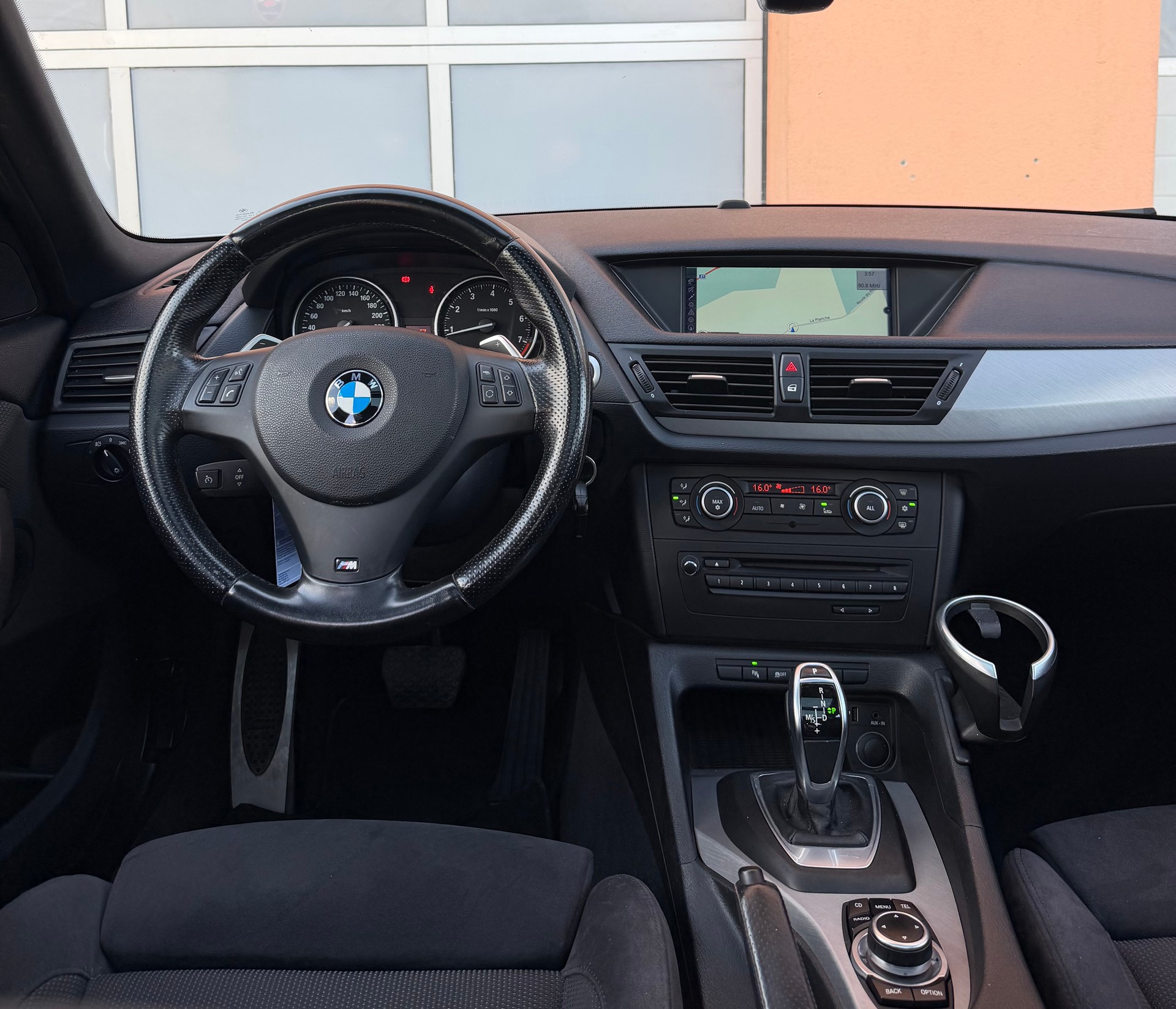 BMW X1 xDrive 28i Pack-M Steptronic-image-8