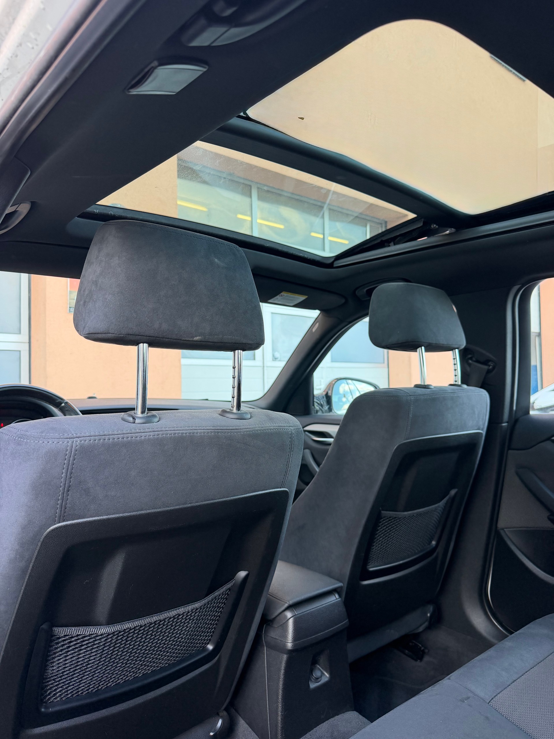 BMW X1 xDrive 28i Pack-M Steptronic-image-10
