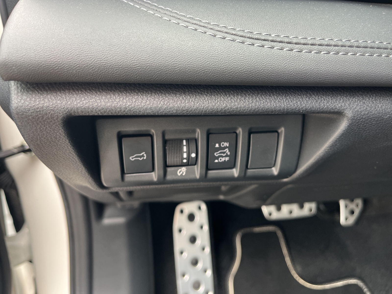 SUBARU Outback 2.5i Luxury-image-13