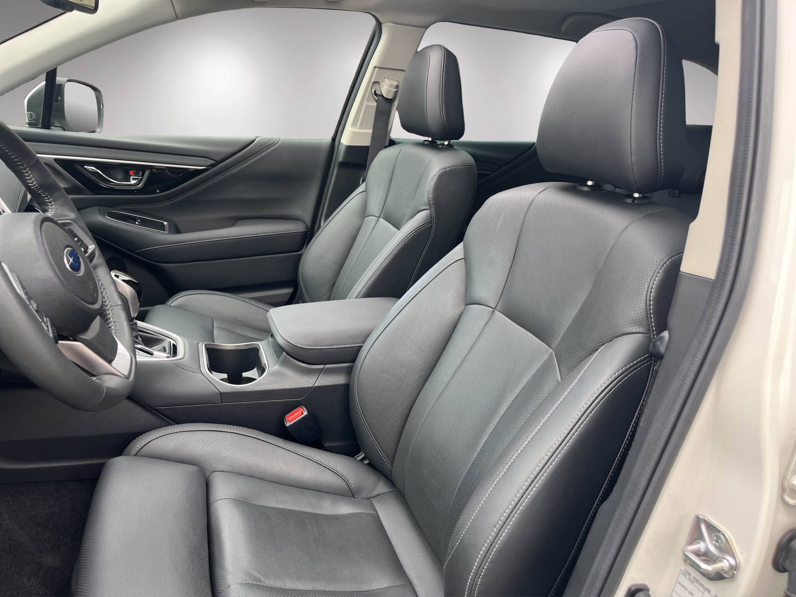 SUBARU Outback 2.5i Luxury-image-8