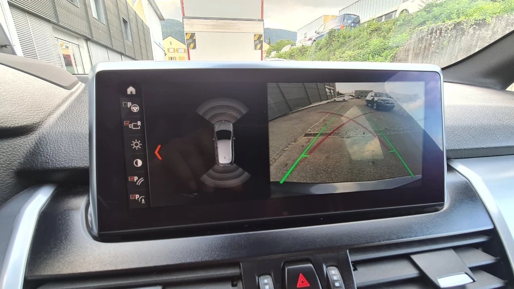 BMW 220d Active Tourer Steptronic Luxury Line ** Teil-Leder ** Gr-Navi ** RF-Kamera ** Panorama-Glass ** H.Up Display ** Sitzmemory-image-8
