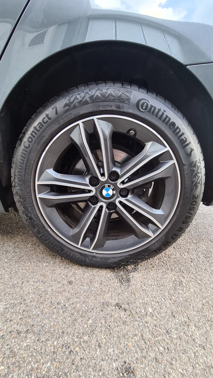 BMW 220d Active Tourer Steptronic Luxury Line ** Teil-Leder ** Gr-Navi ** RF-Kamera ** Panorama-Glass ** H.Up Display ** Sitzmemory-image-12