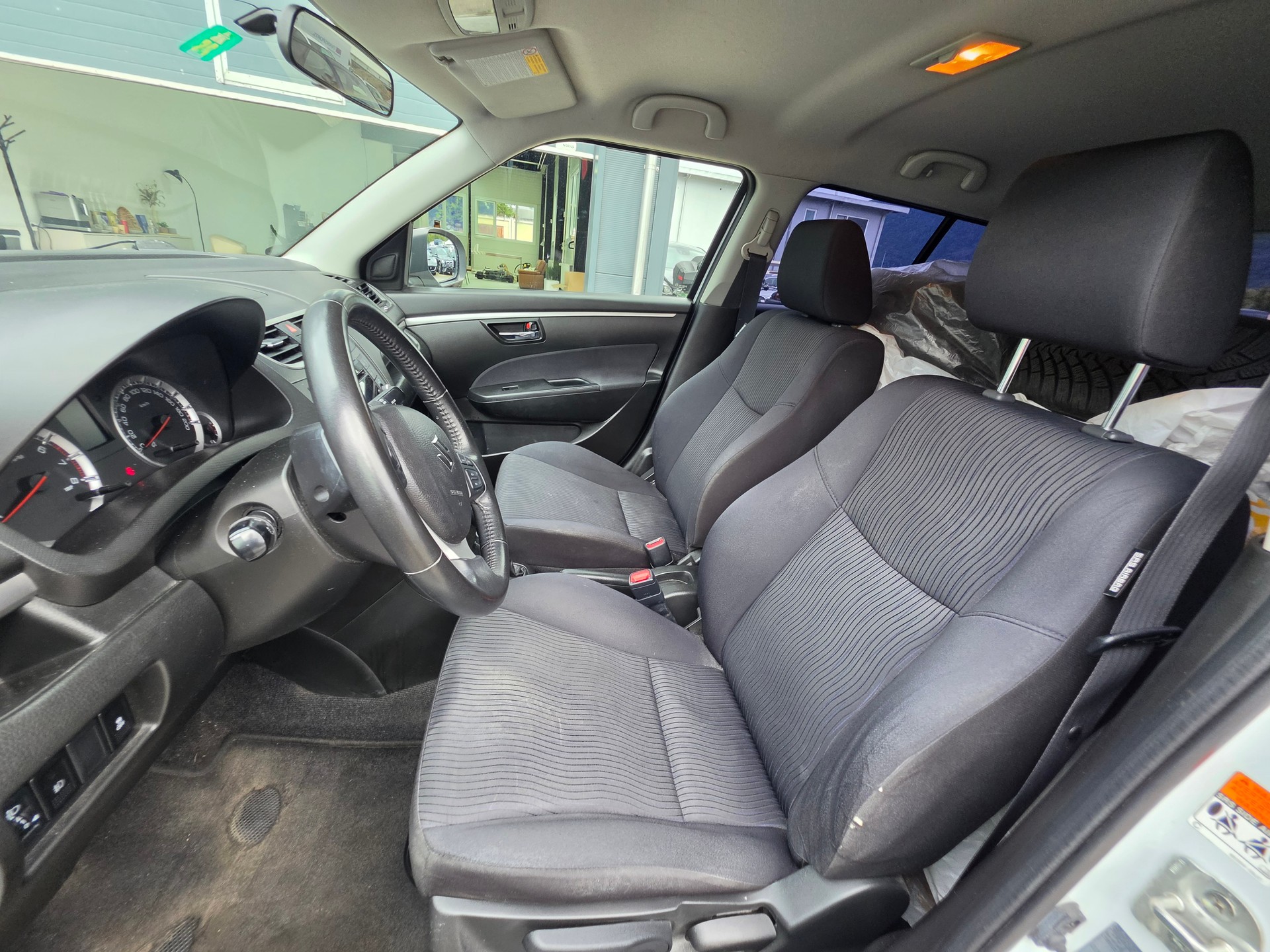 SUZUKI Swift 1.2i 16V GL Top 4x4-image-9