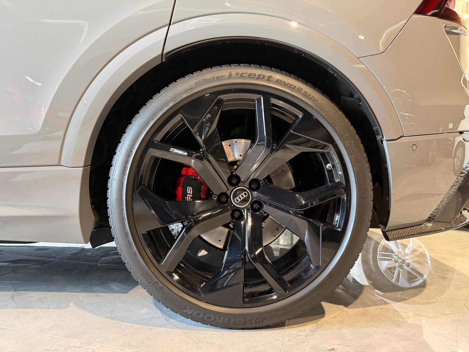 AUDI RSQ8 quattro tiptronic-image-6
