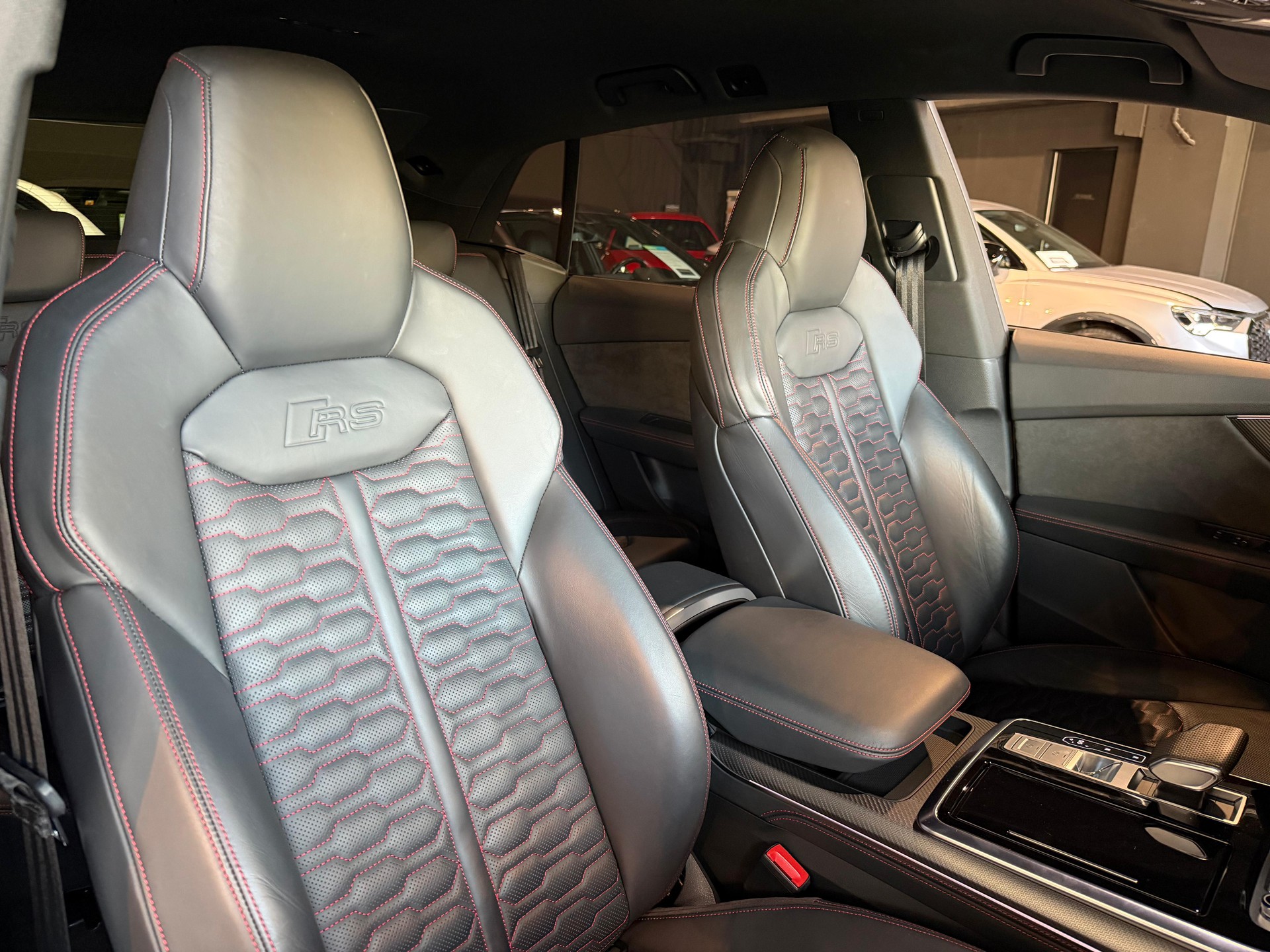 AUDI RSQ8 quattro tiptronic-image-11