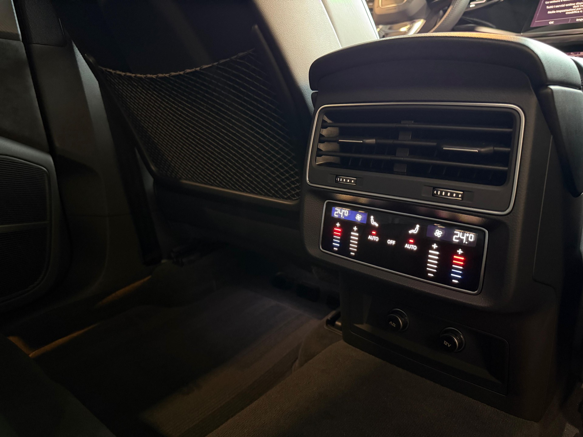 AUDI RSQ8 quattro tiptronic-image-12