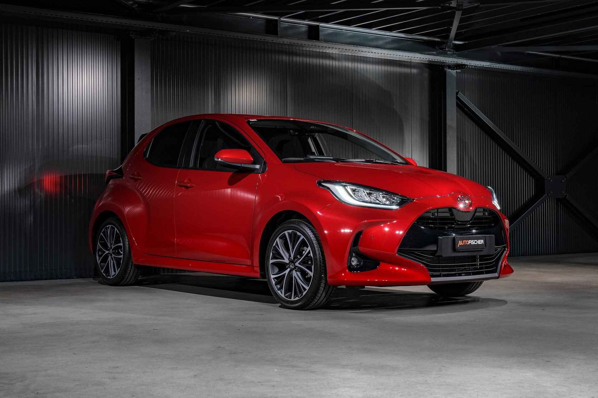 TOYOTA Yaris 1.5 e-CVT-image-4
