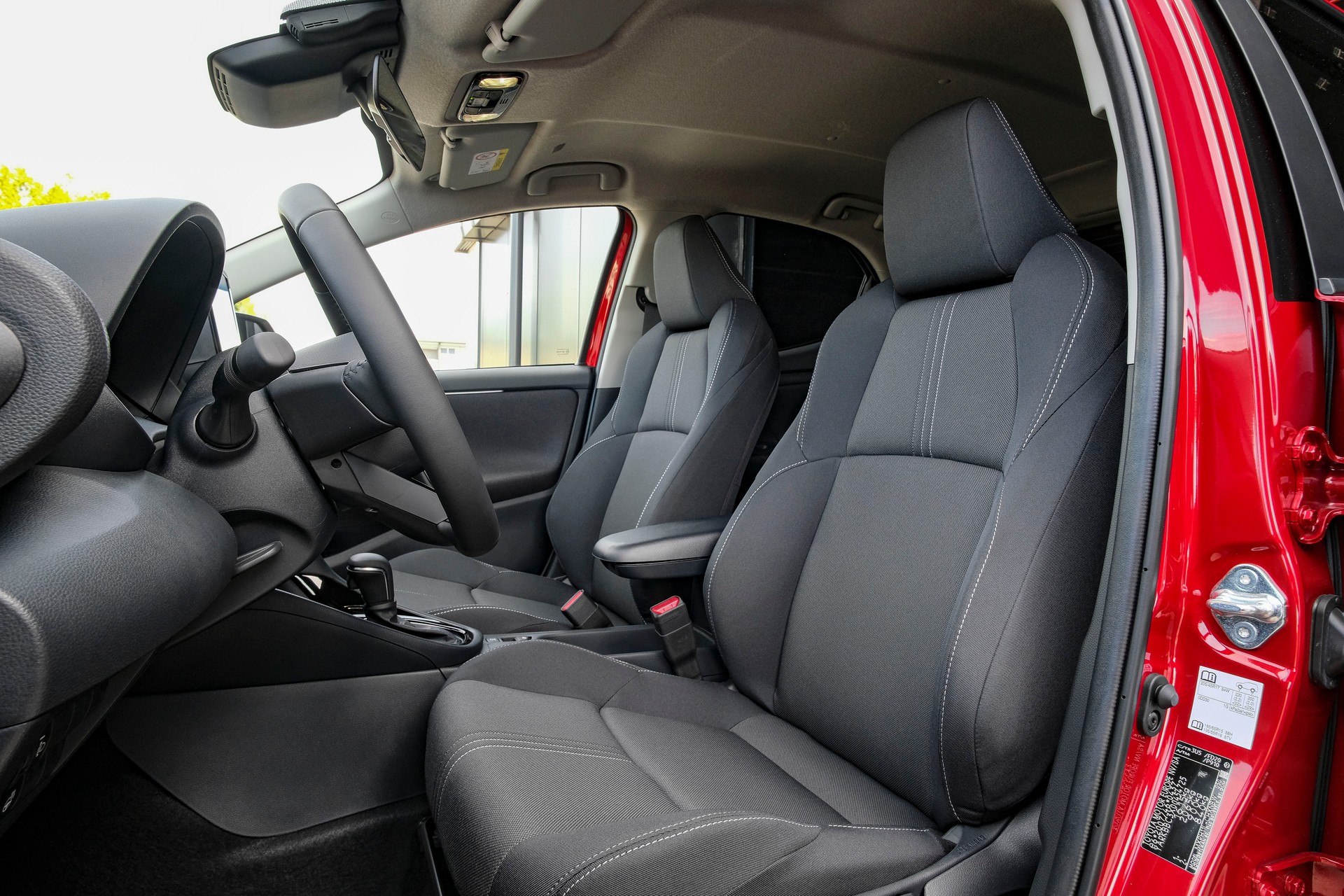 TOYOTA Yaris 1.5 e-CVT-image-9