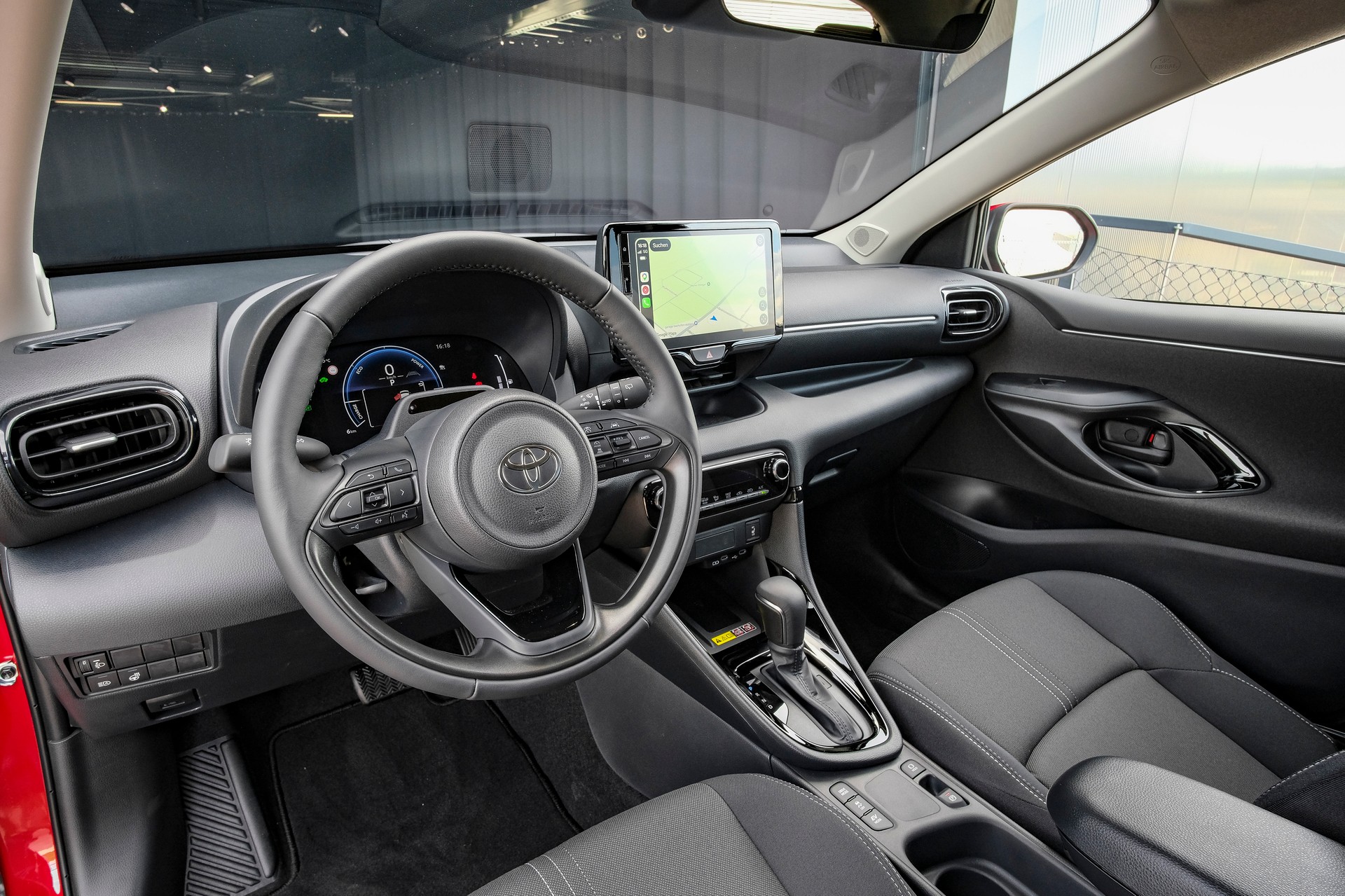 TOYOTA Yaris 1.5 e-CVT-image-12