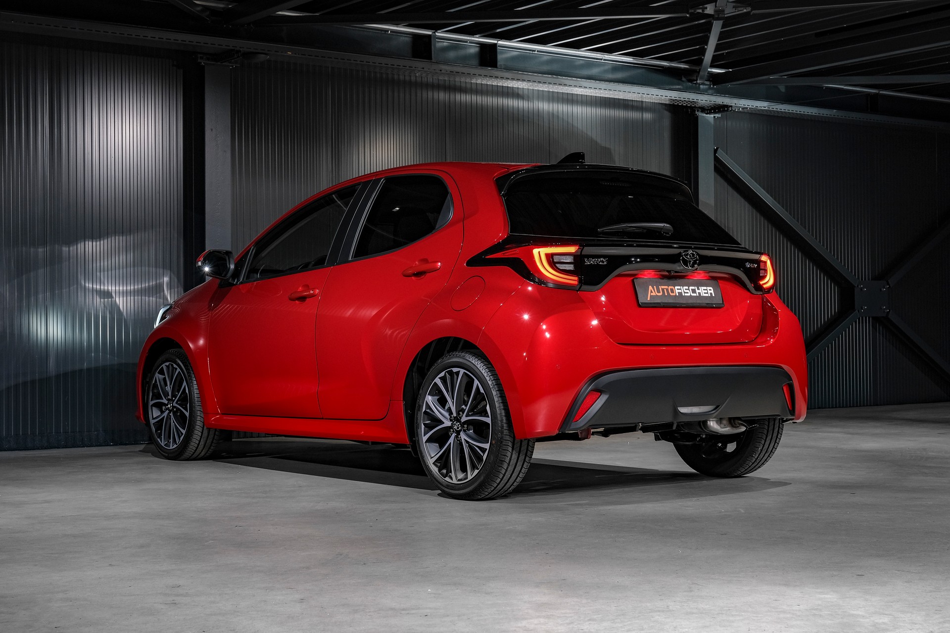 TOYOTA Yaris 1.5 e-CVT-image-7