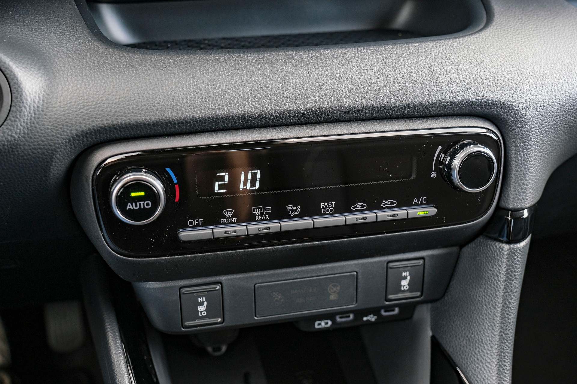 TOYOTA Yaris 1.5 e-CVT-image-18