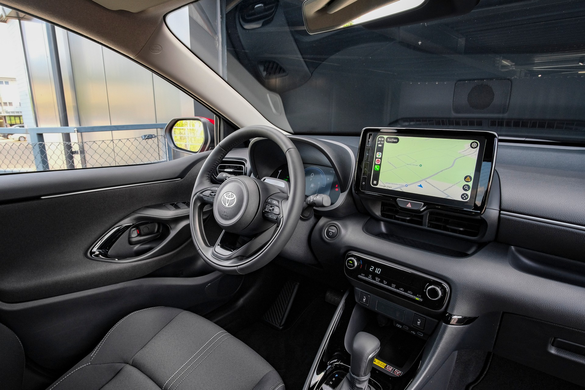 TOYOTA Yaris 1.5 e-CVT-image-13